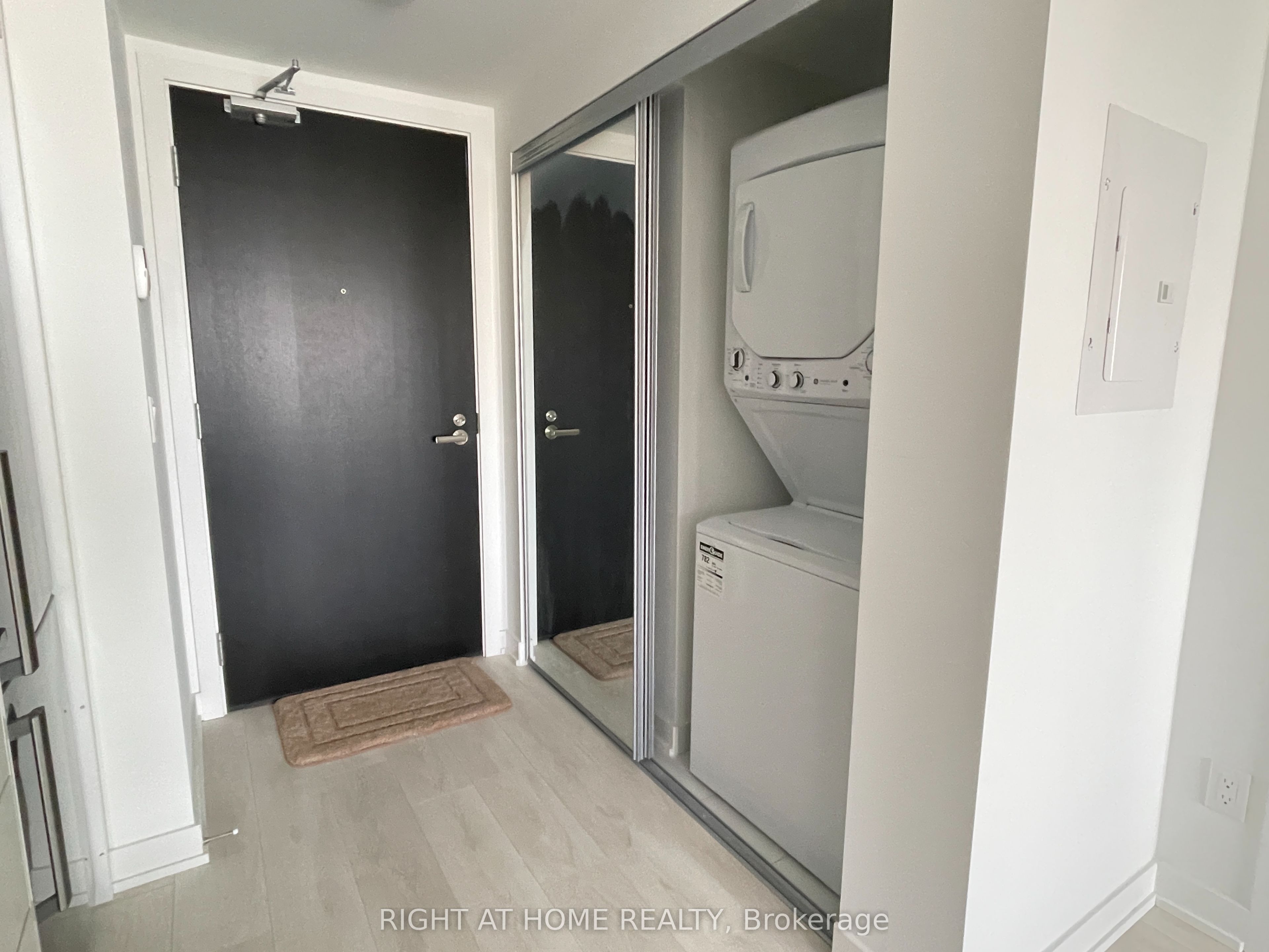 501 Yonge Street 2206, Toronto, ON M4Y 0G8 photo 5