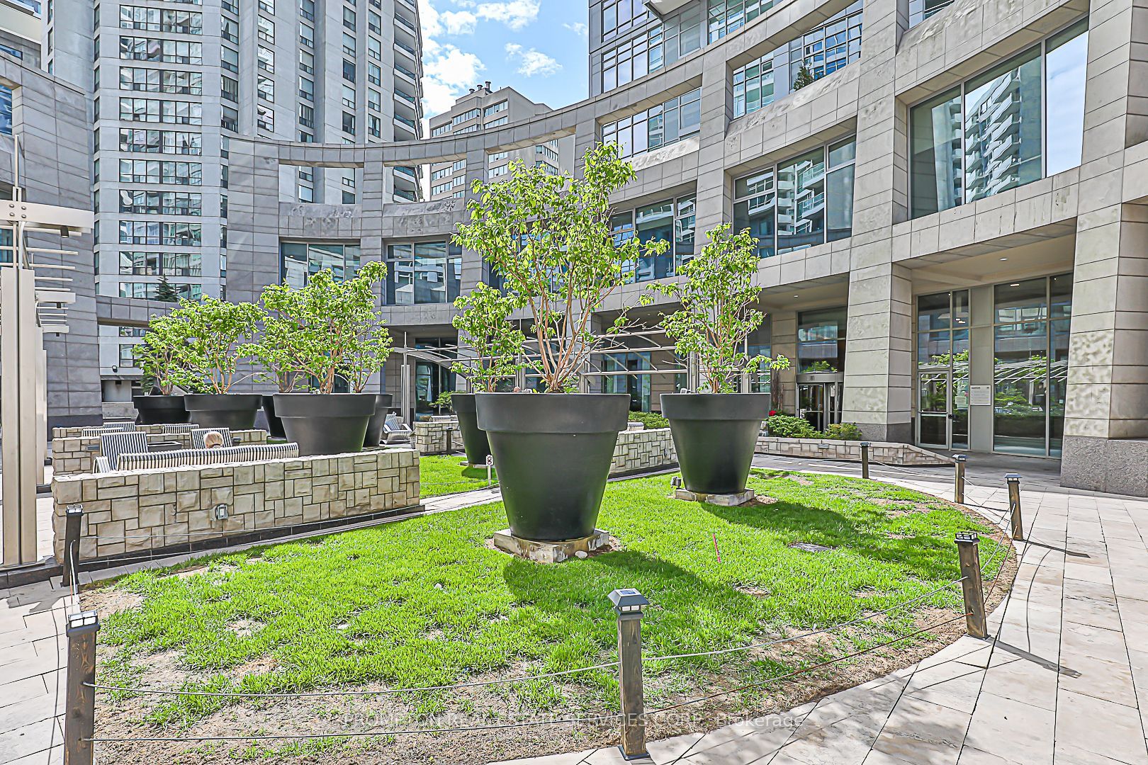 2191 YONGE Street 2905, Toronto, ON M4S 3H8 photo 3
