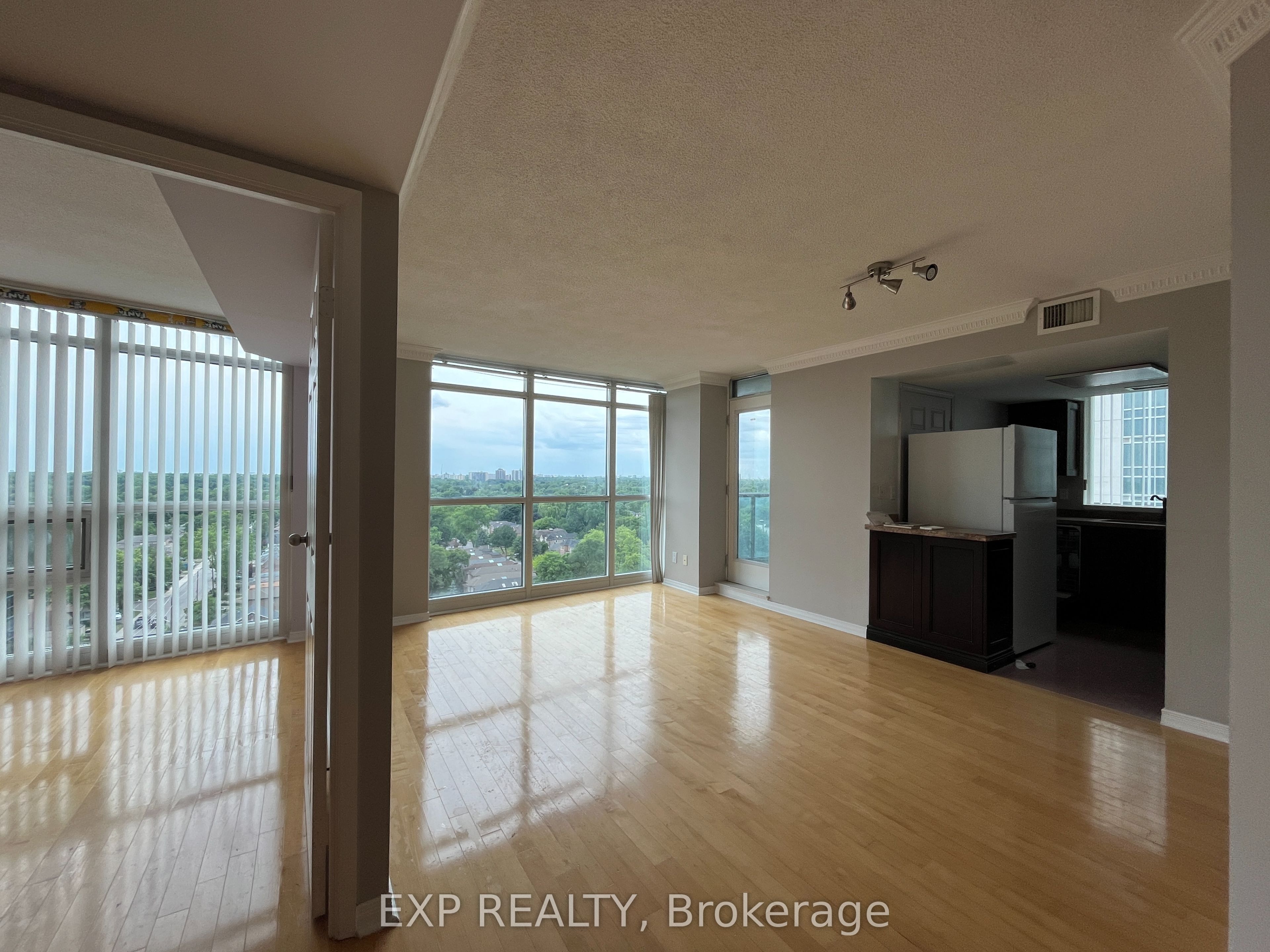 28 Harrison Garden Boulevard 1608, Toronto, ON M2N 7B5 photo 2