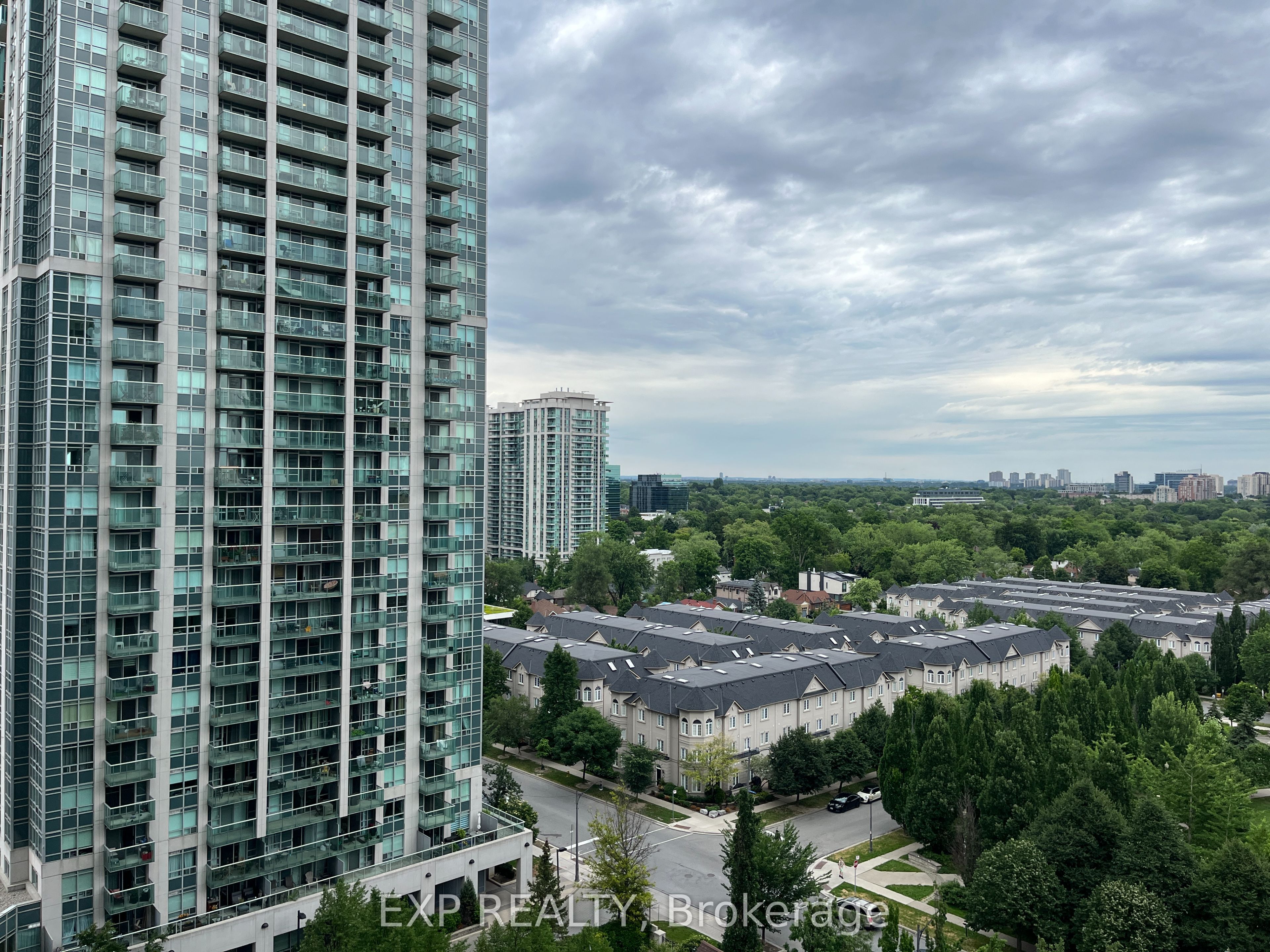 28 Harrison Garden Boulevard 1608, Toronto, ON M2N 7B5 photo 3