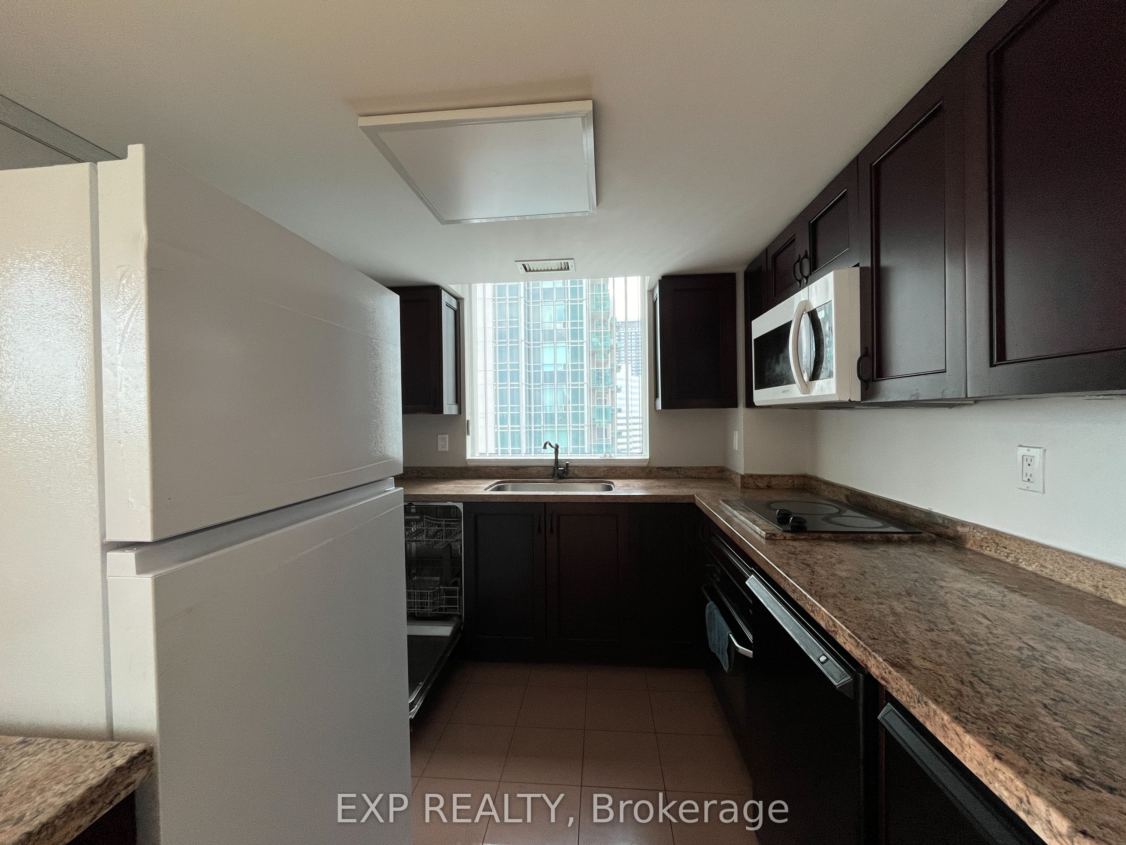 28 Harrison Garden Boulevard 1608, Toronto, ON M2N 7B5 photo 4
