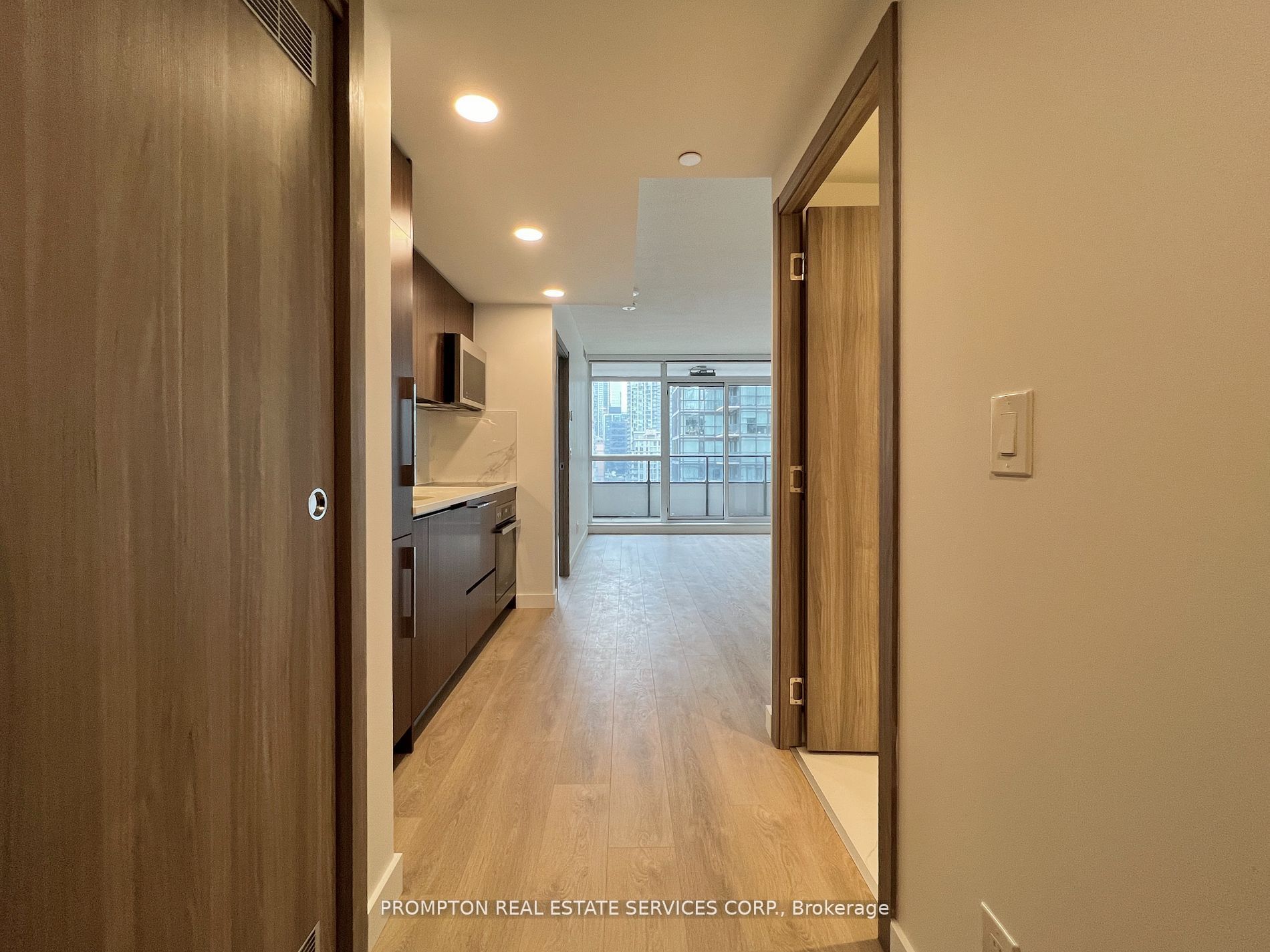 38 Widmer Street #1505, Toronto, ON M5V 0P7 photo 2