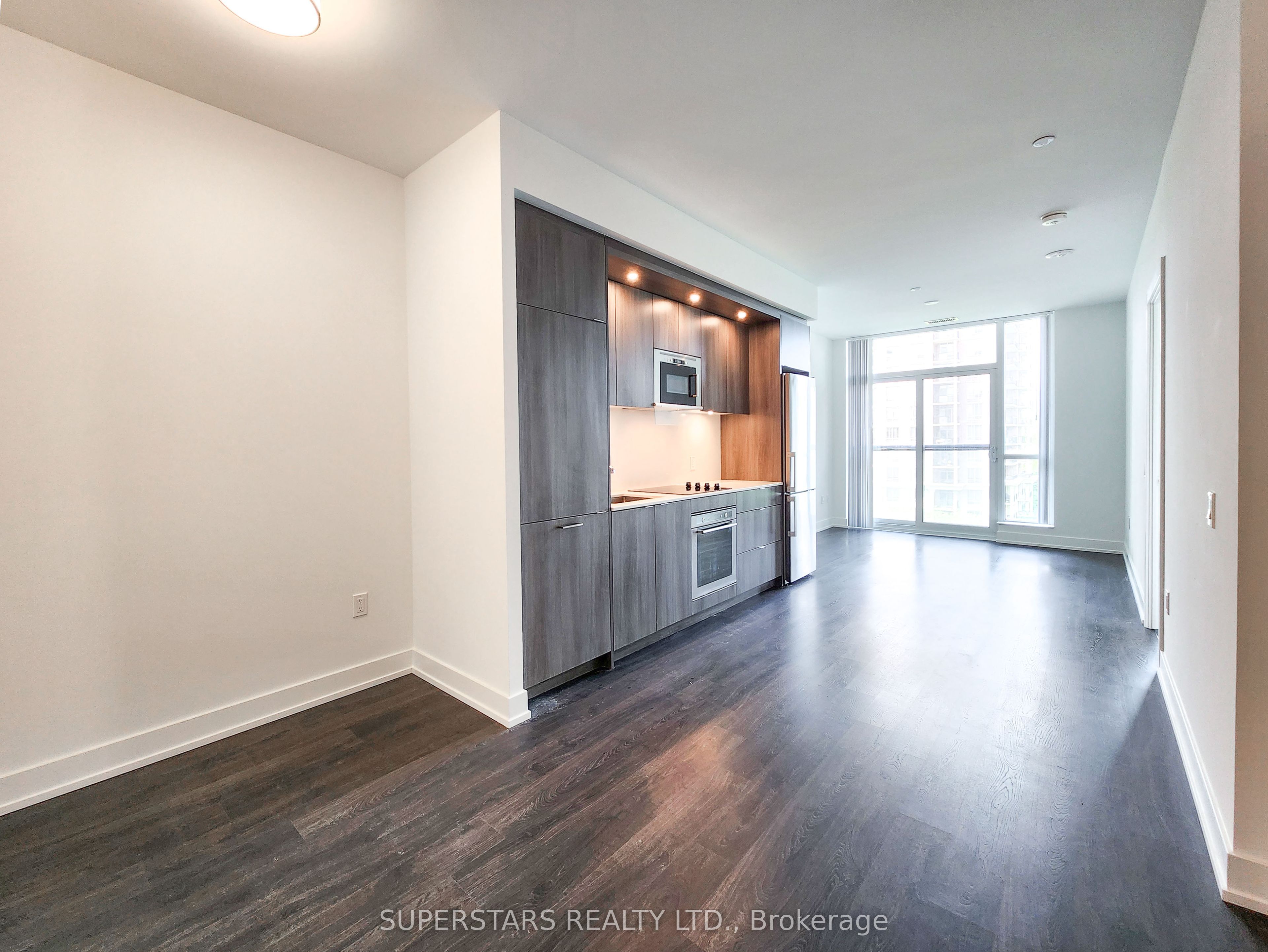 20 Inn On The Park Drive 645, Toronto, ON M3C 0P7 photo 4