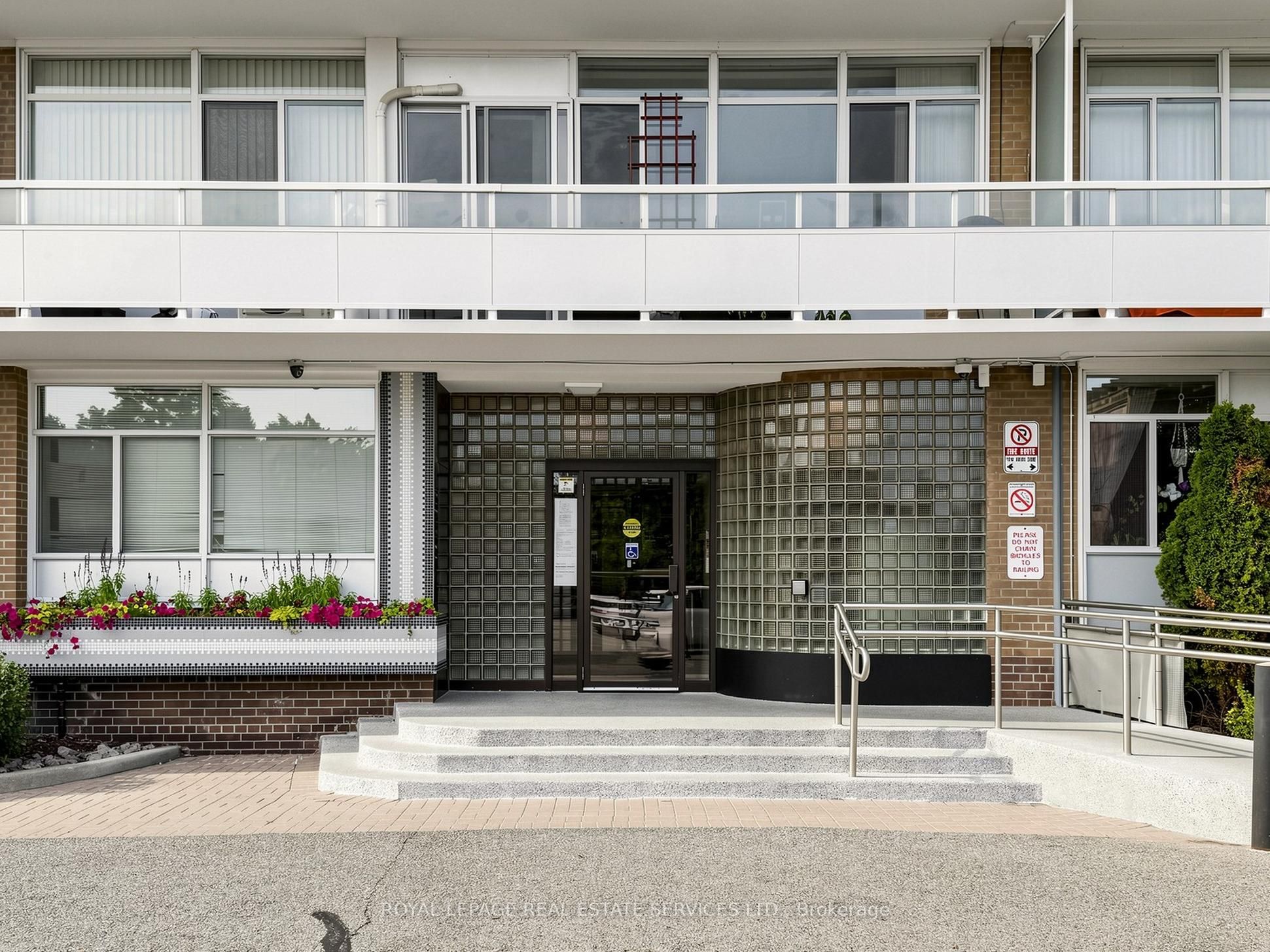 580 Christie Street 107, Toronto, ON M6G 3E3 photo 3