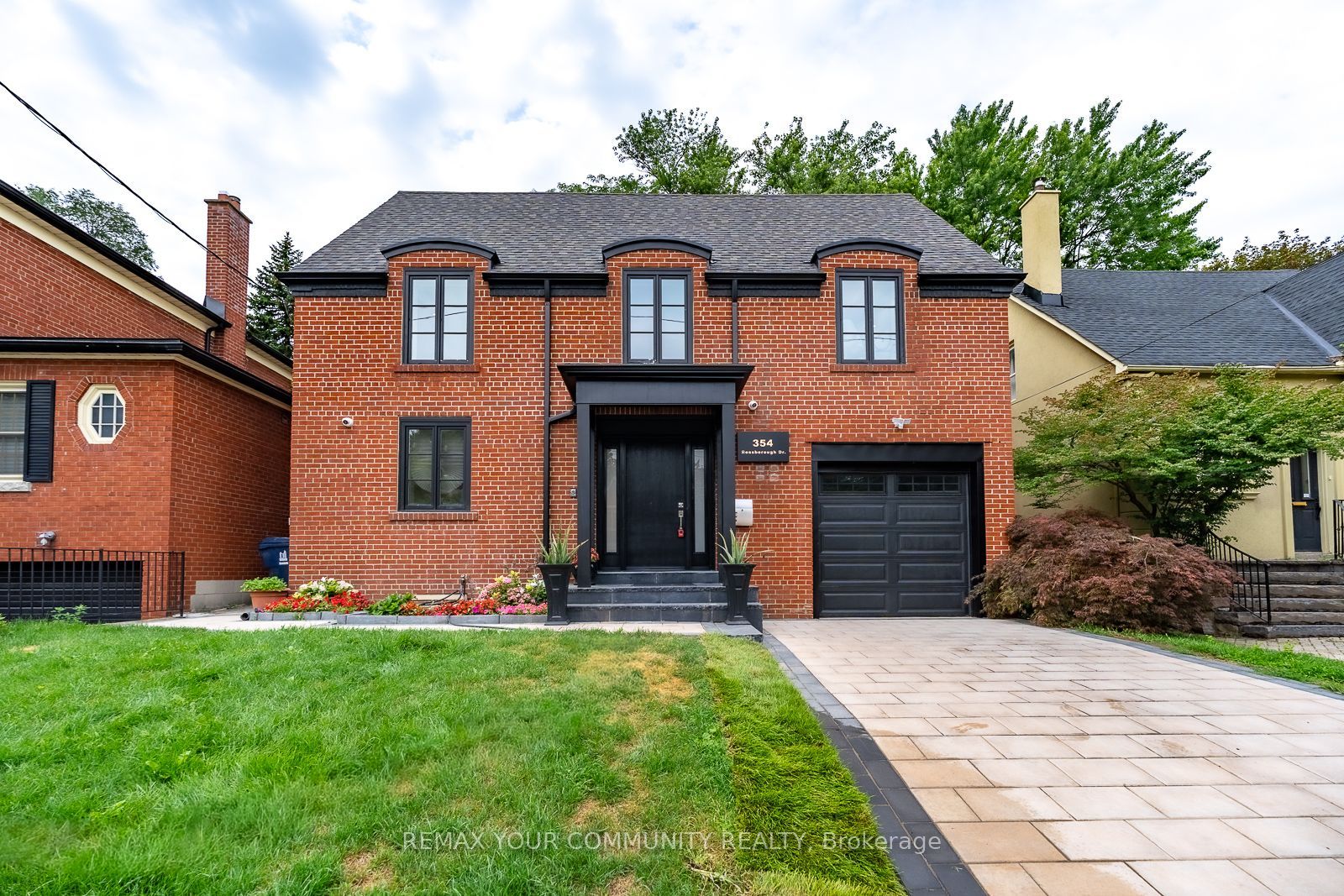 354 Bessborough Drive, Toronto, ON M4G 3L2 photo 2