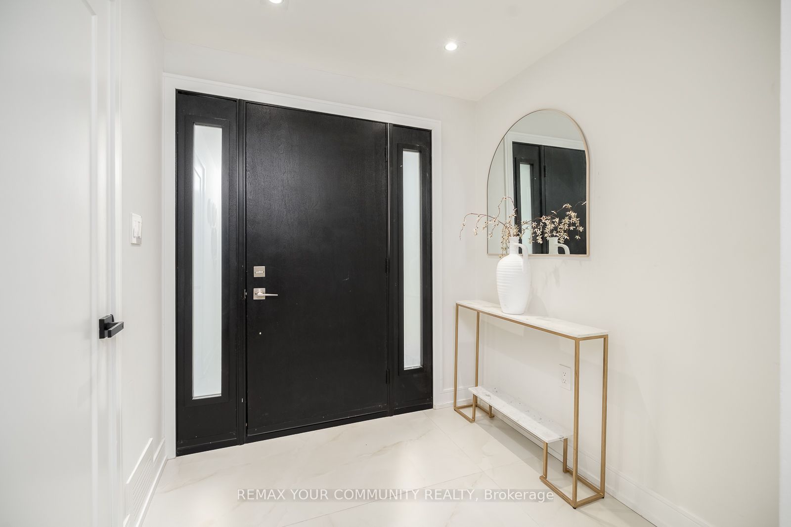 354 Bessborough Drive, Toronto, ON M4G 3L2 photo 3