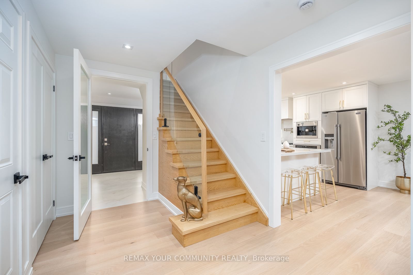354 Bessborough Drive, Toronto, ON M4G 3L2 photo 4