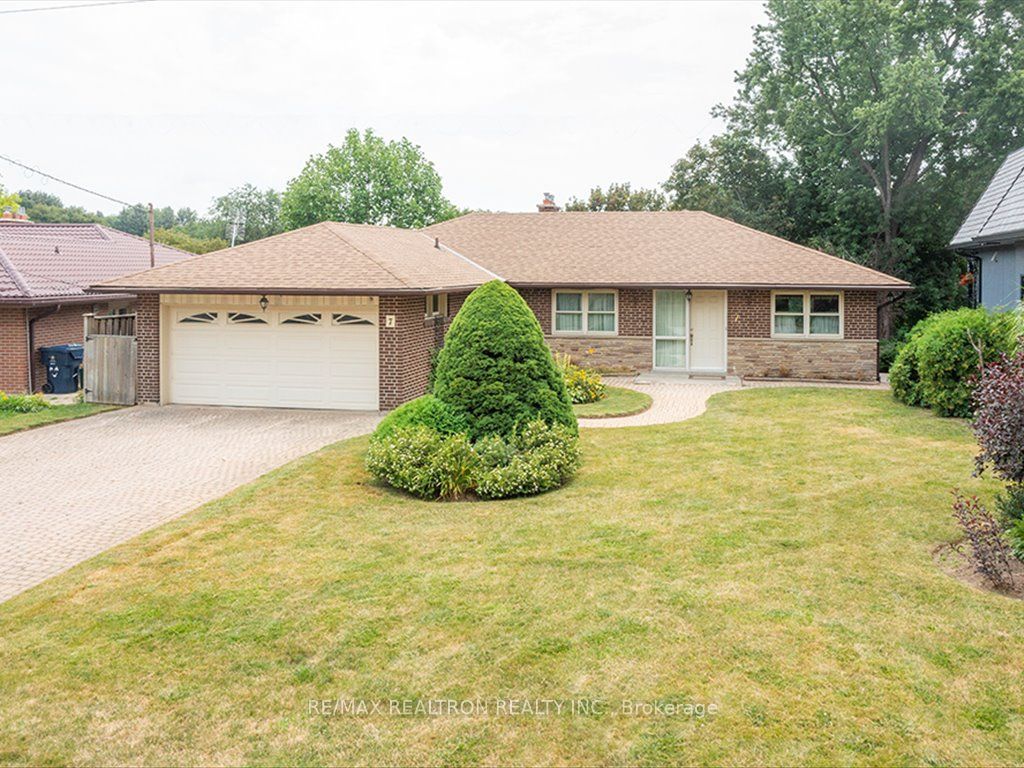 7 Anewen Drive, Toronto, ON M4A 1R9 photo 2