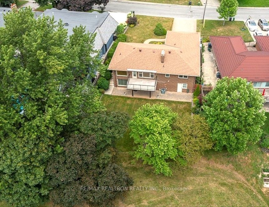 7 Anewen Drive, Toronto, ON M4A 1R9 photo 4
