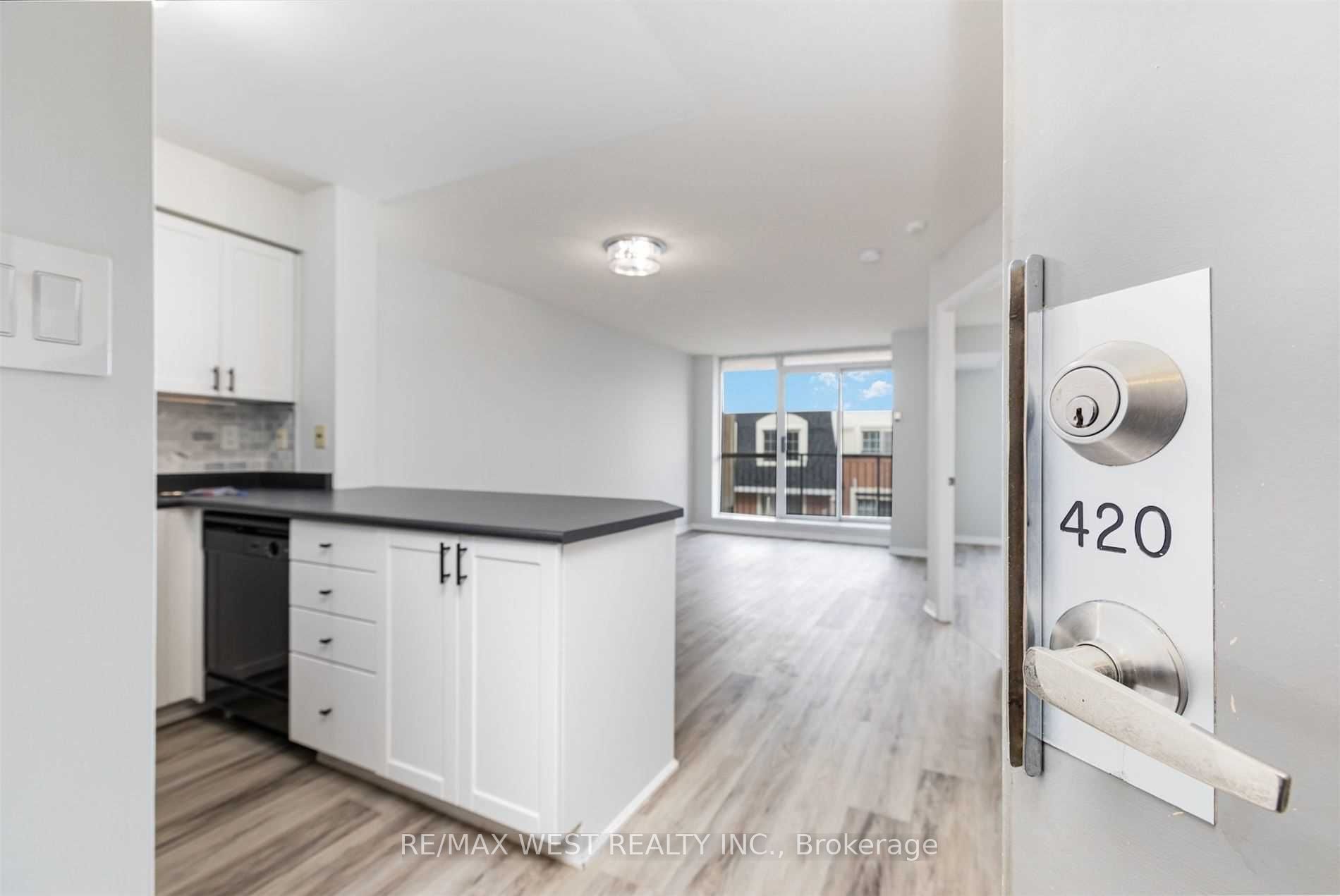 1000 King Street W 420, Toronto, ON M6K 3N1 photo 2
