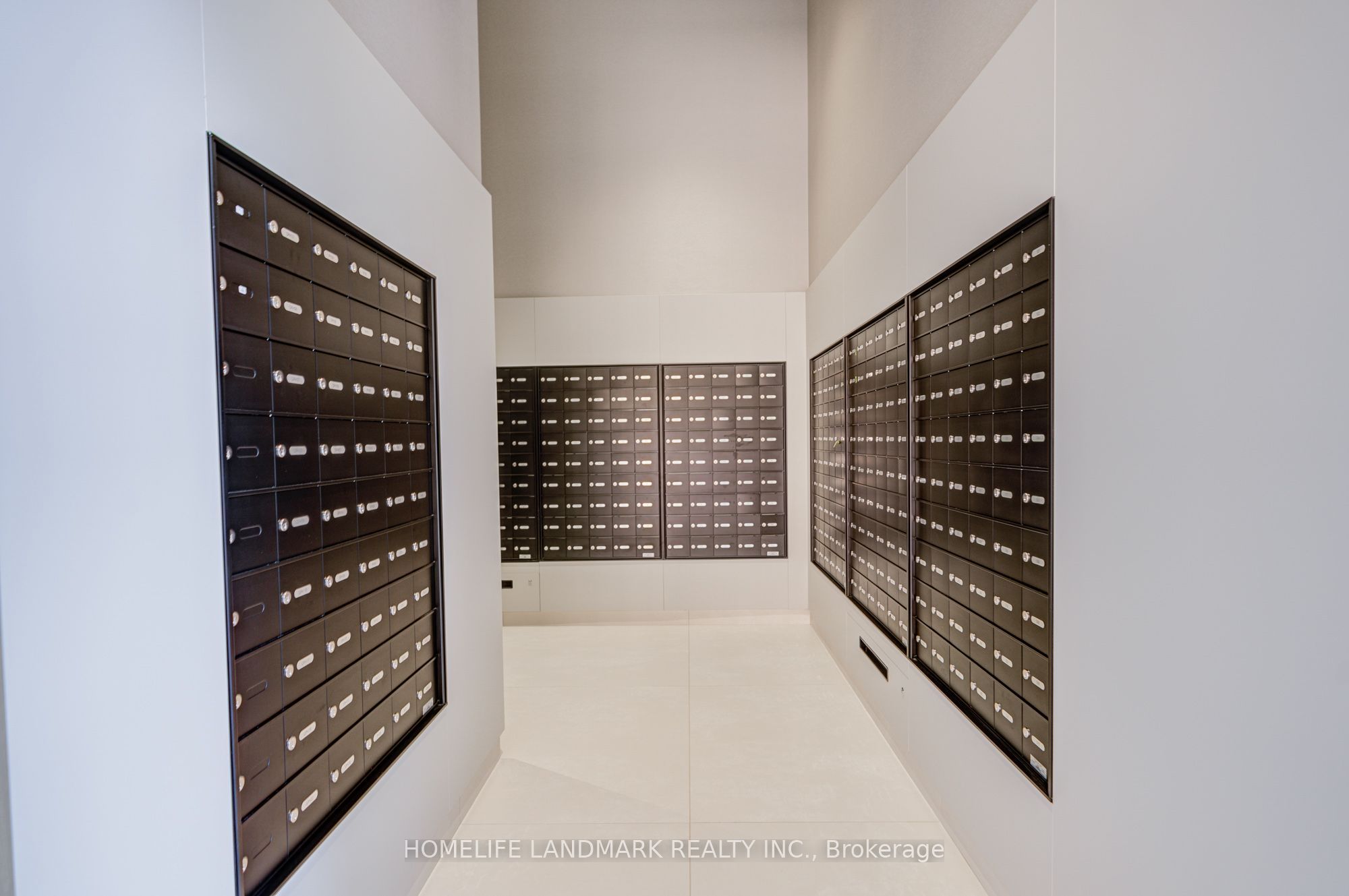 400 King Street W 1928, Toronto, ON M5V 0X8 photo 4
