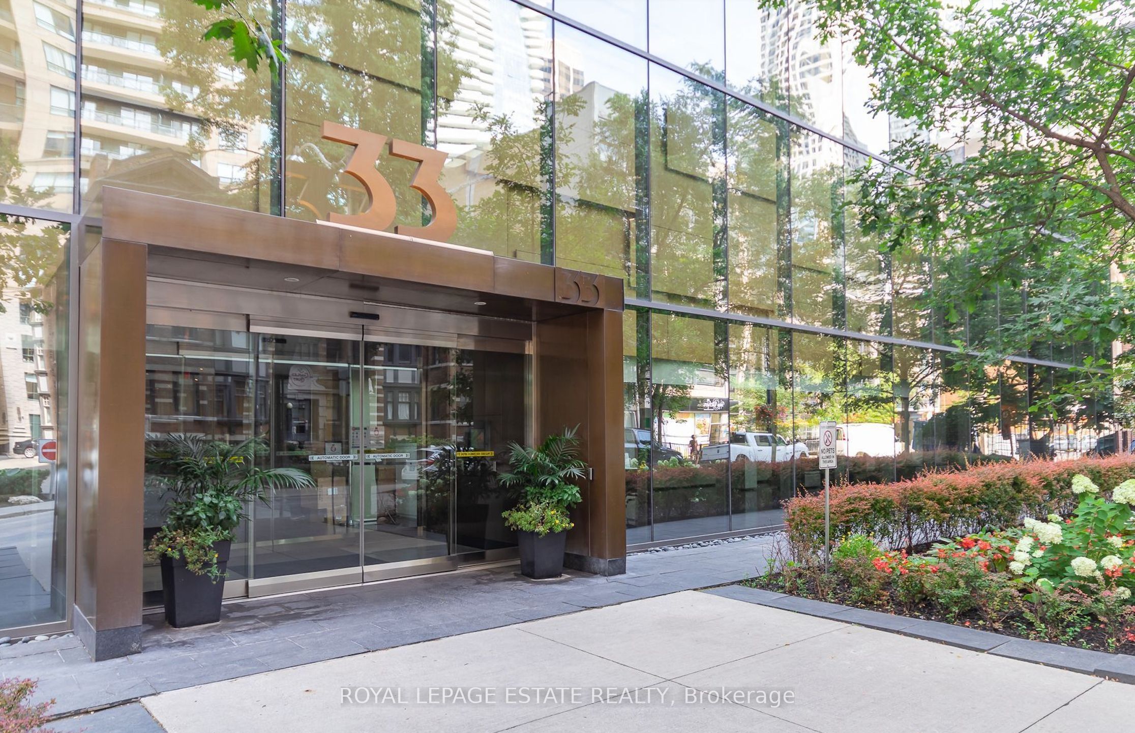 33 Charles Street E 910, Toronto, ON M4Y 0A2