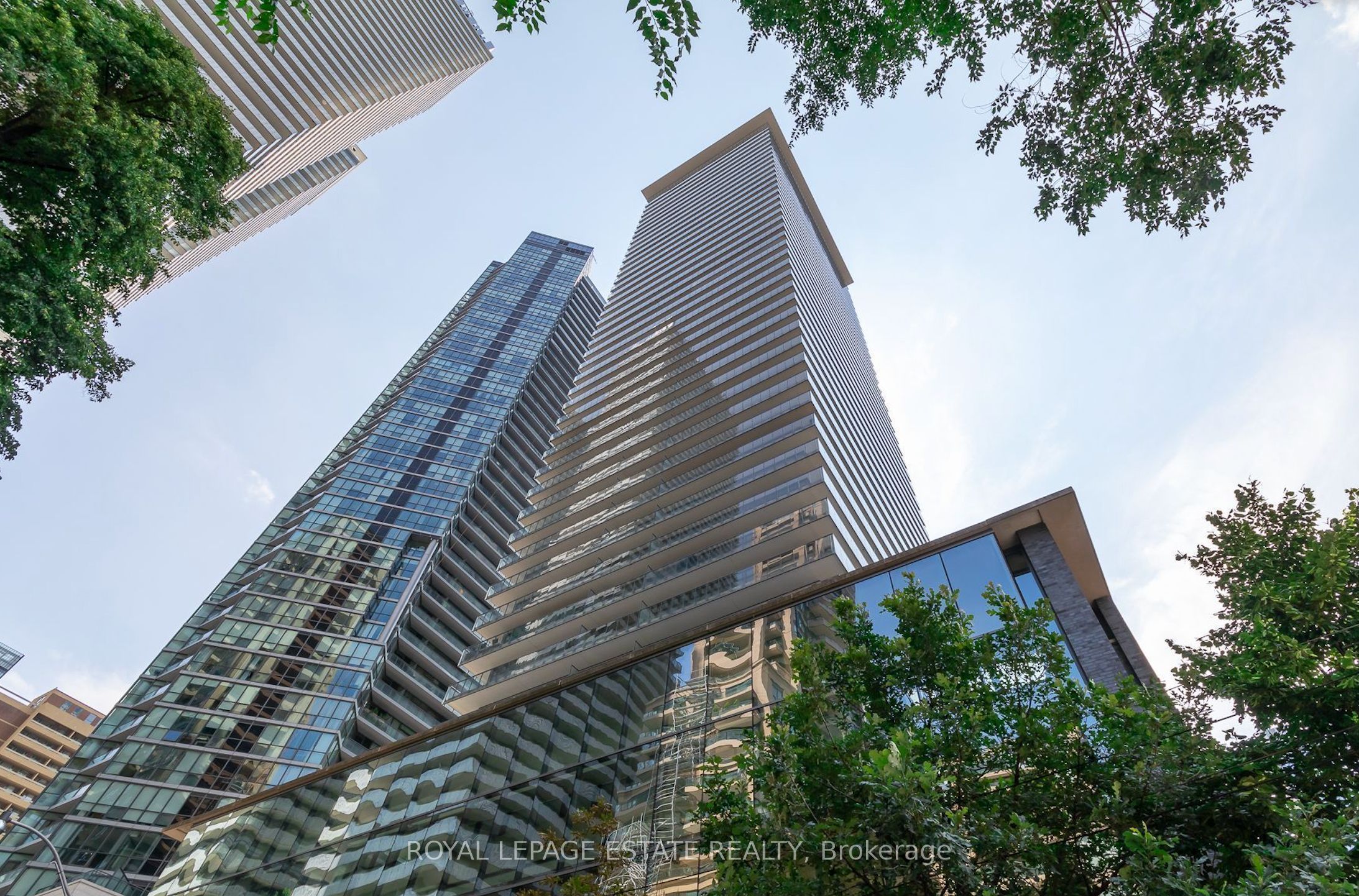 33 Charles Street E 910, Toronto, ON M4Y 0A2 photo 2