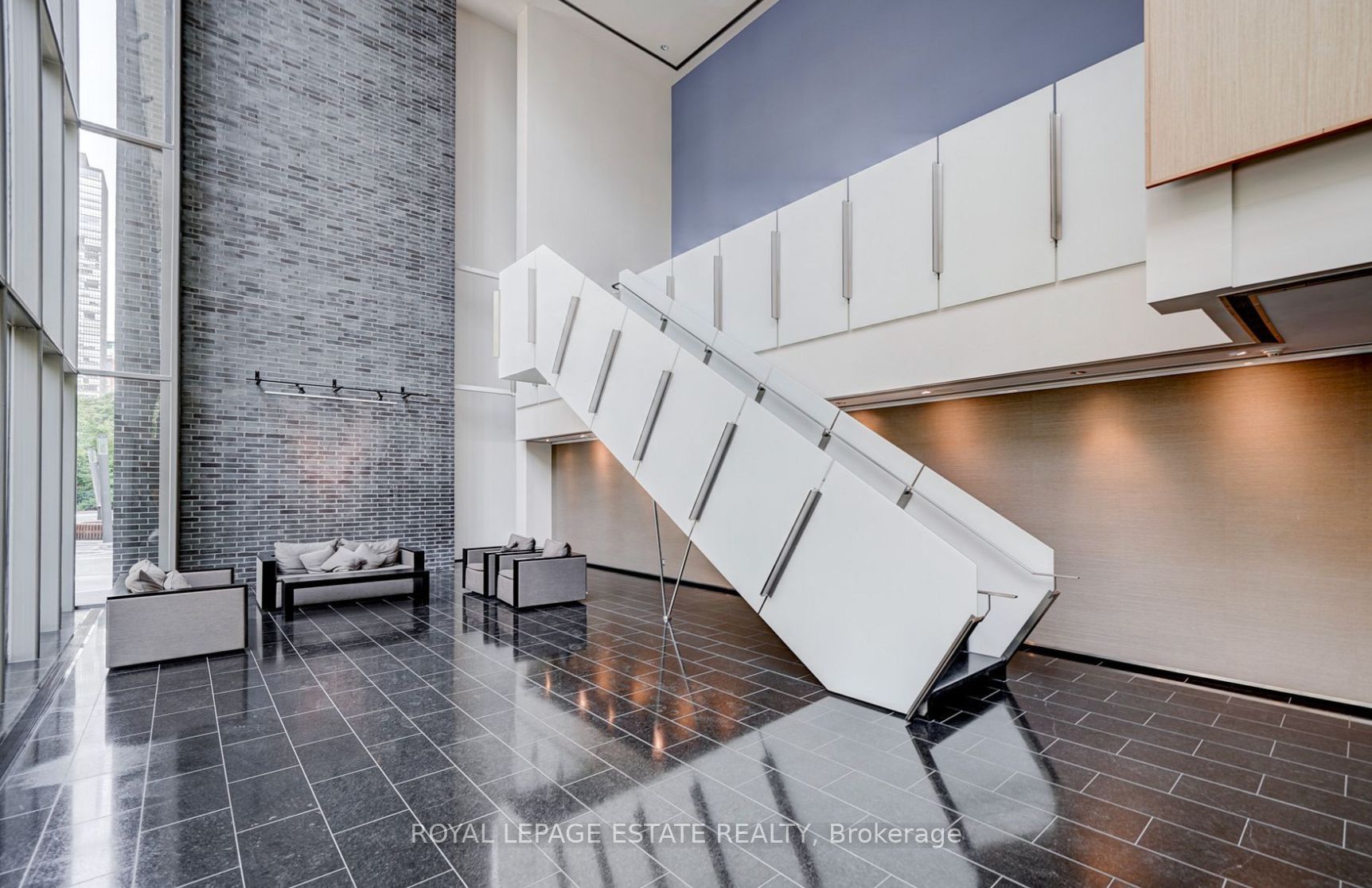 33 Charles Street E 910, Toronto, ON M4Y 0A2 photo 3