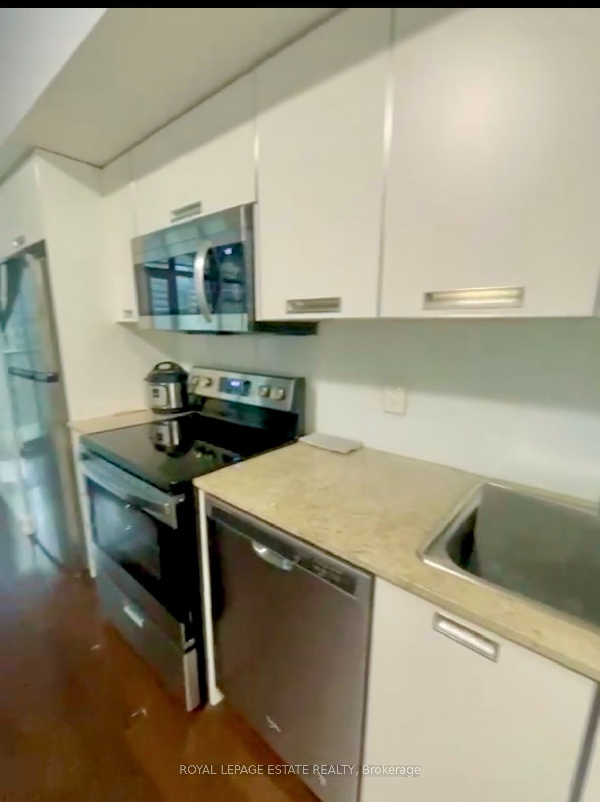 33 Charles Street E 910, Toronto, ON M4Y 0A2 photo 5