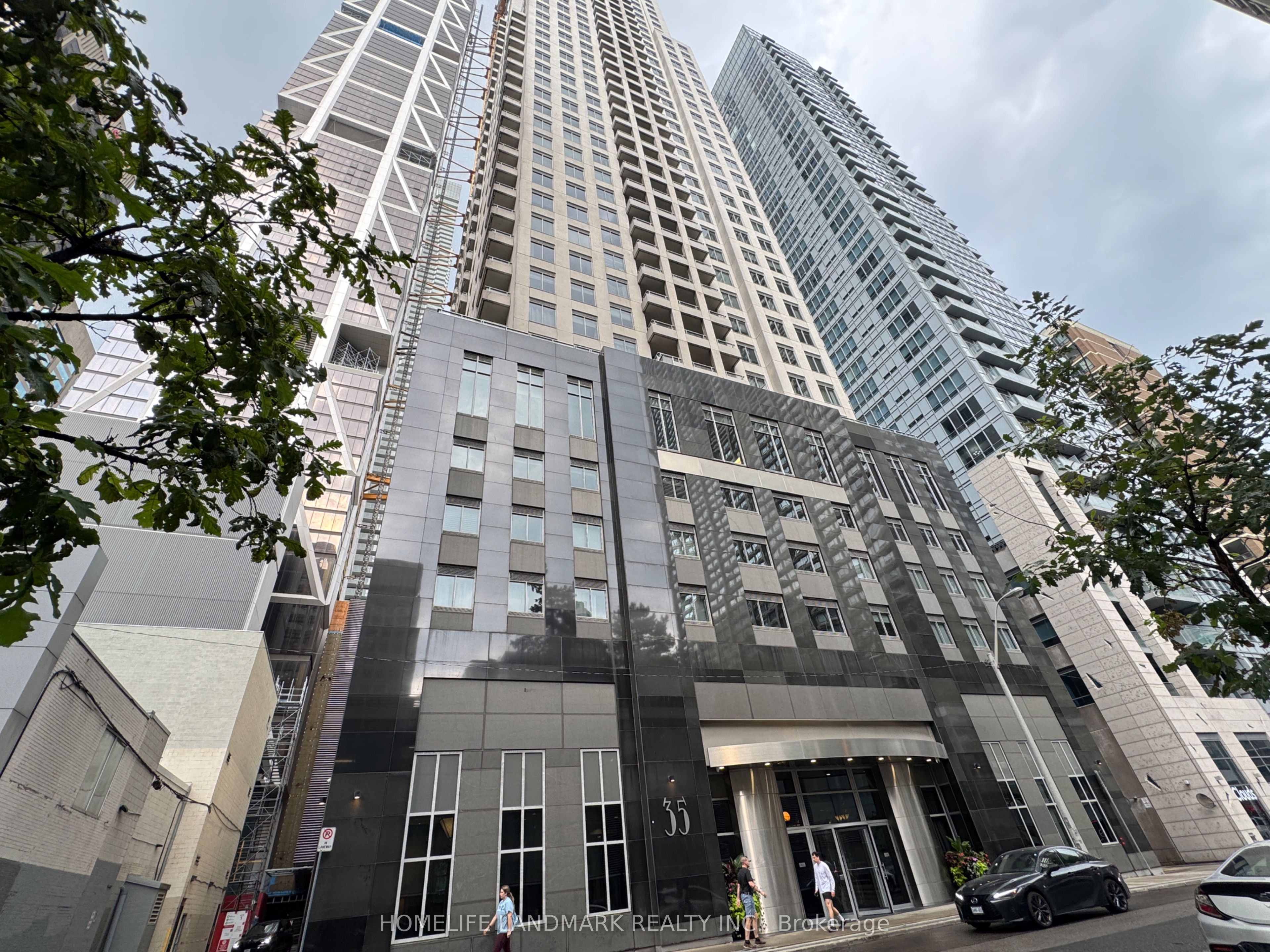 35 Balmuto Street 501, Toronto, ON M4Y 0A3
