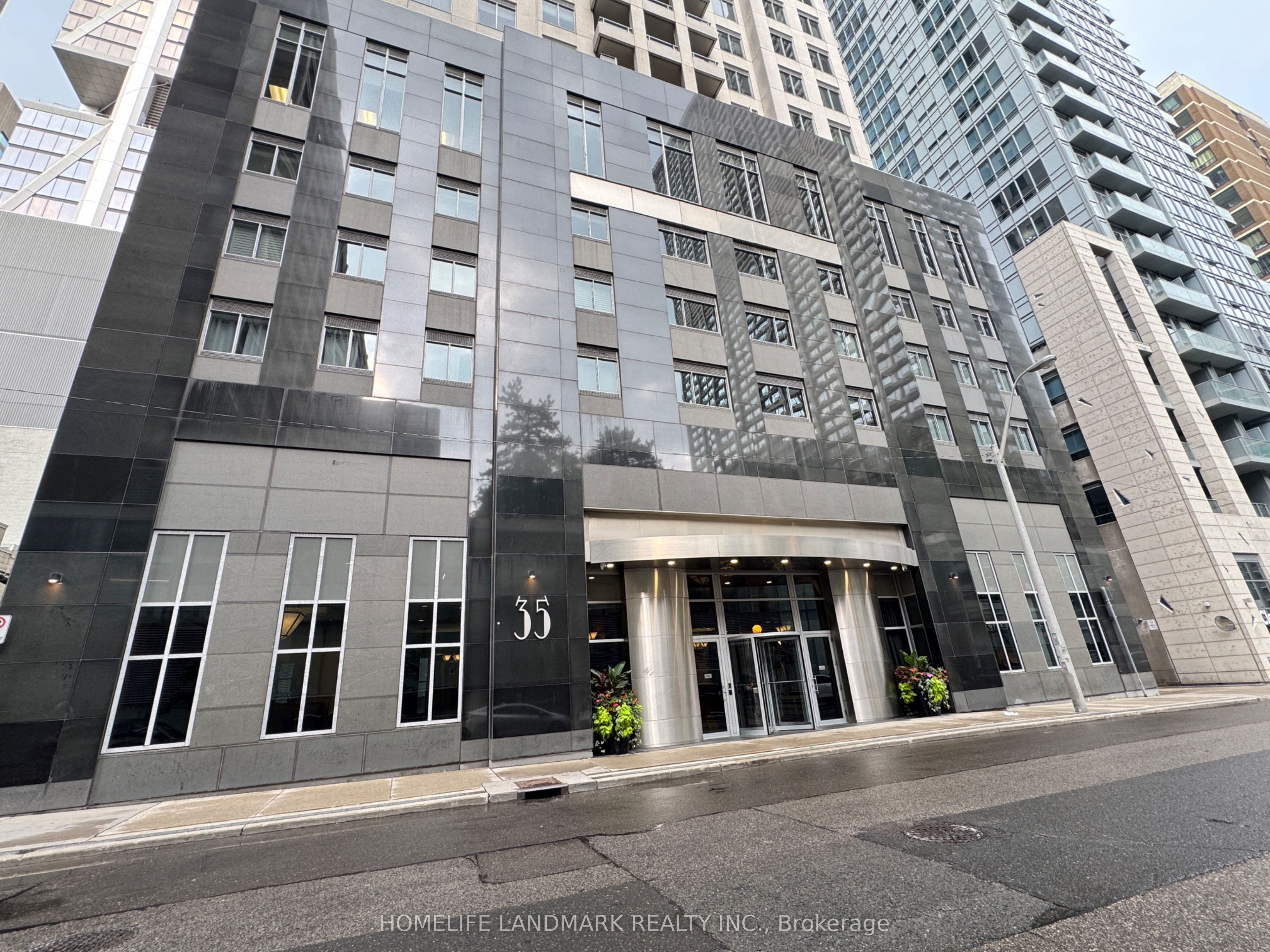 35 Balmuto Street 501, Toronto, ON M4Y 0A3 photo 2