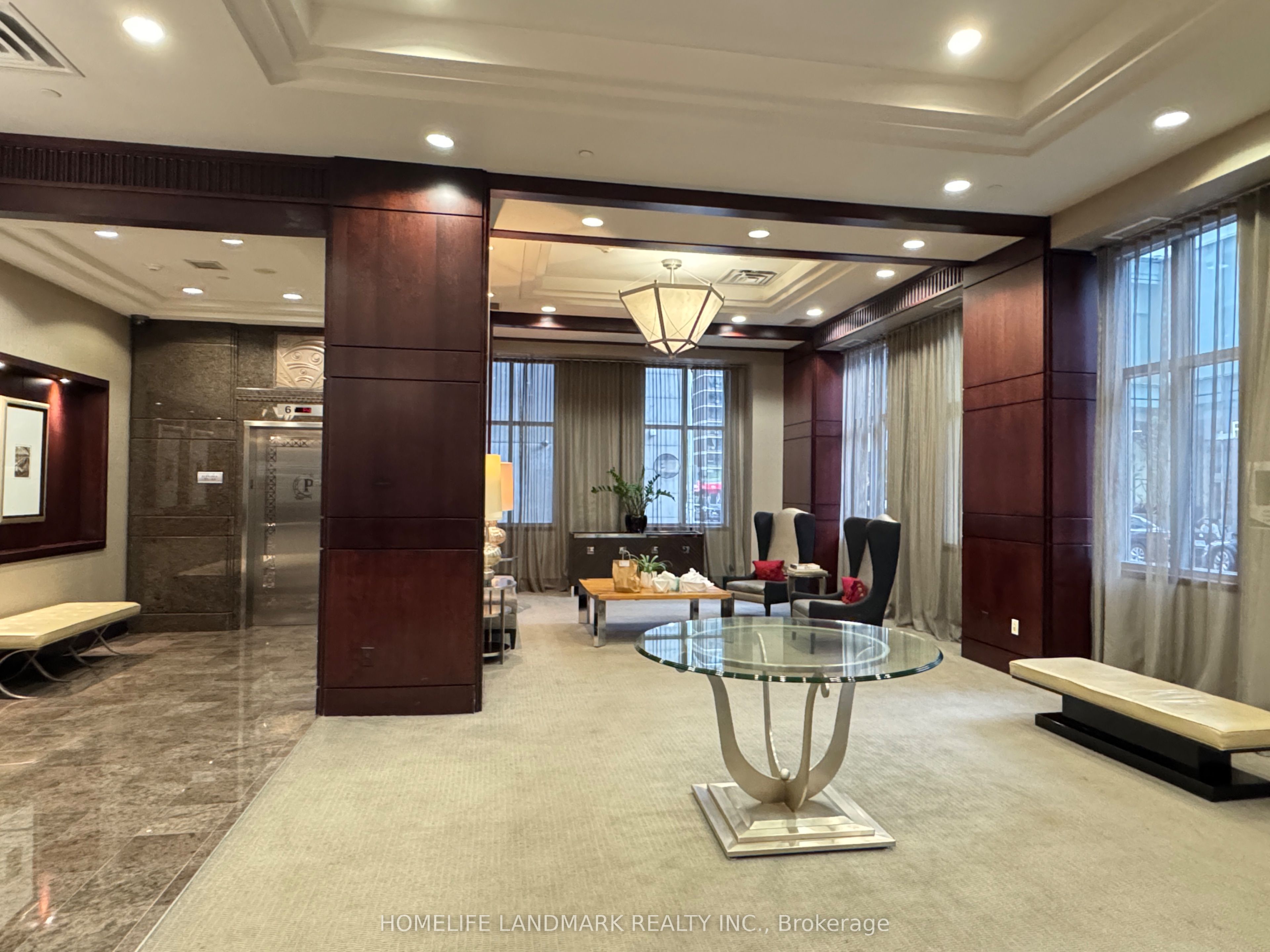 35 Balmuto Street 501, Toronto, ON M4Y 0A3 photo 3