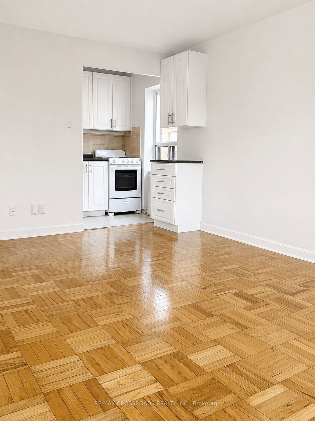 2770 Yonge Street 205, Toronto, ON M4N 2J3 photo 3