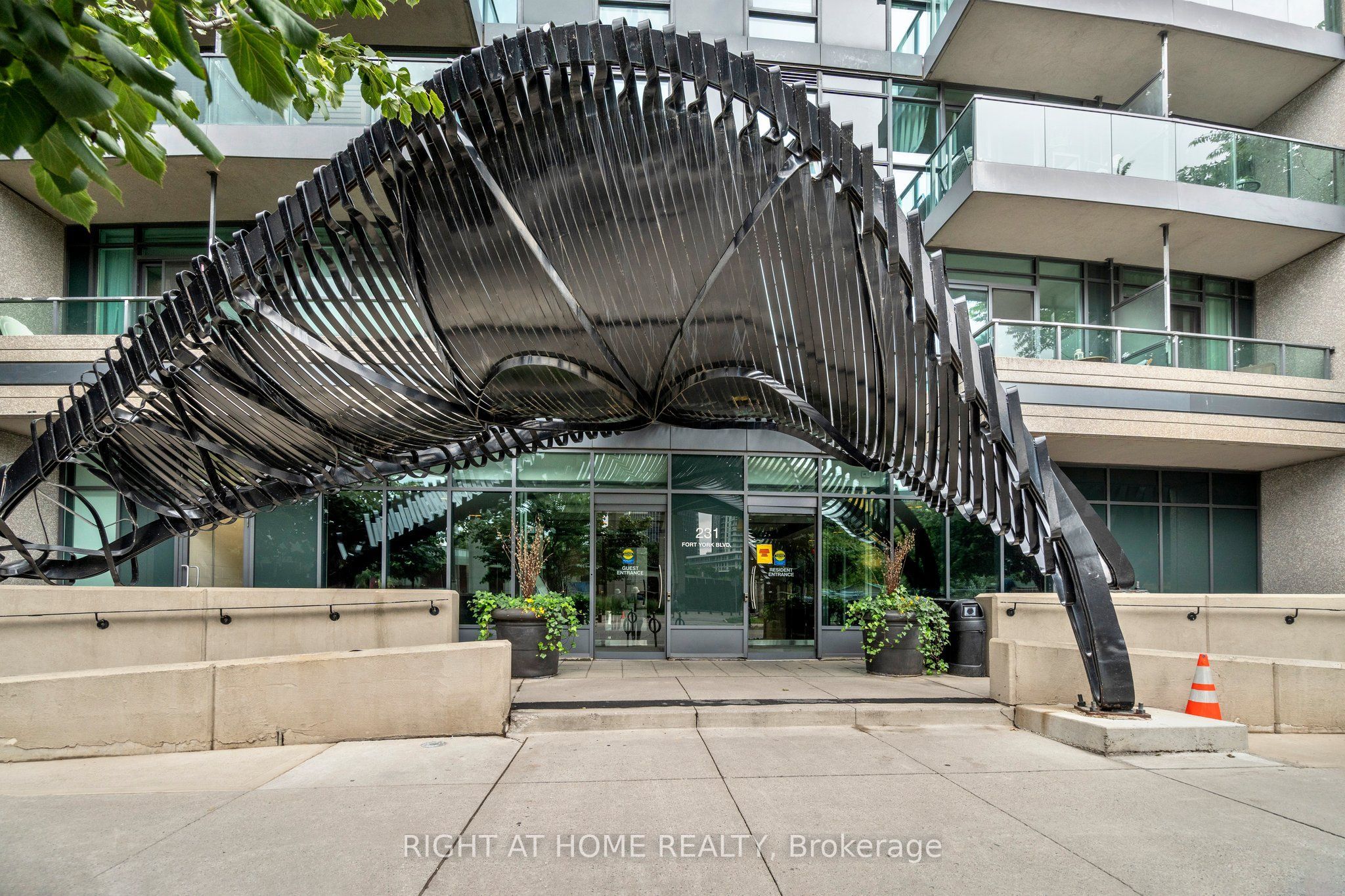 231 Fort York Boulevard 329, Toronto, ON M5V 1B2 photo 2