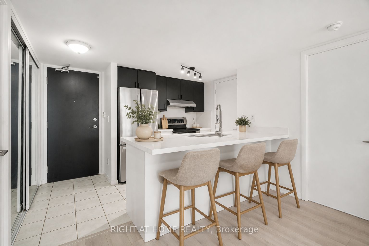 231 Fort York Boulevard 329, Toronto, ON M5V 1B2 photo 5