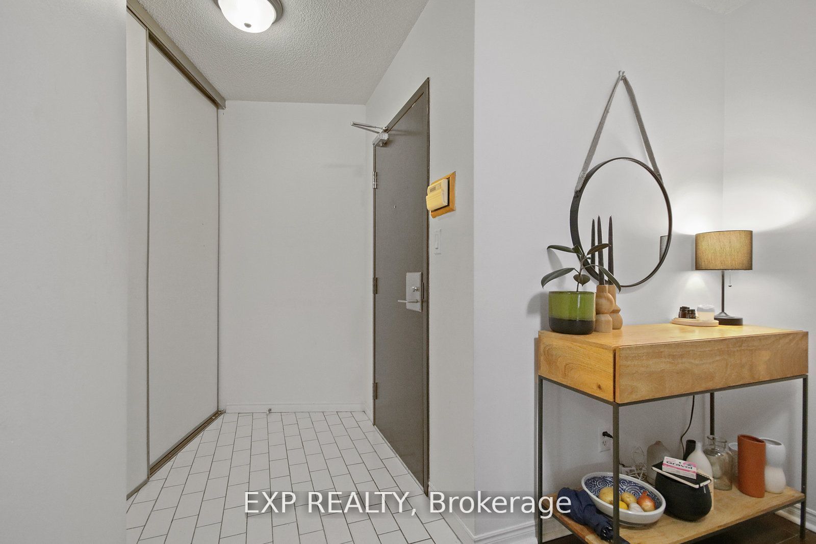 25 The Esplanade 808, Toronto, ON M5E 1W5 photo 3