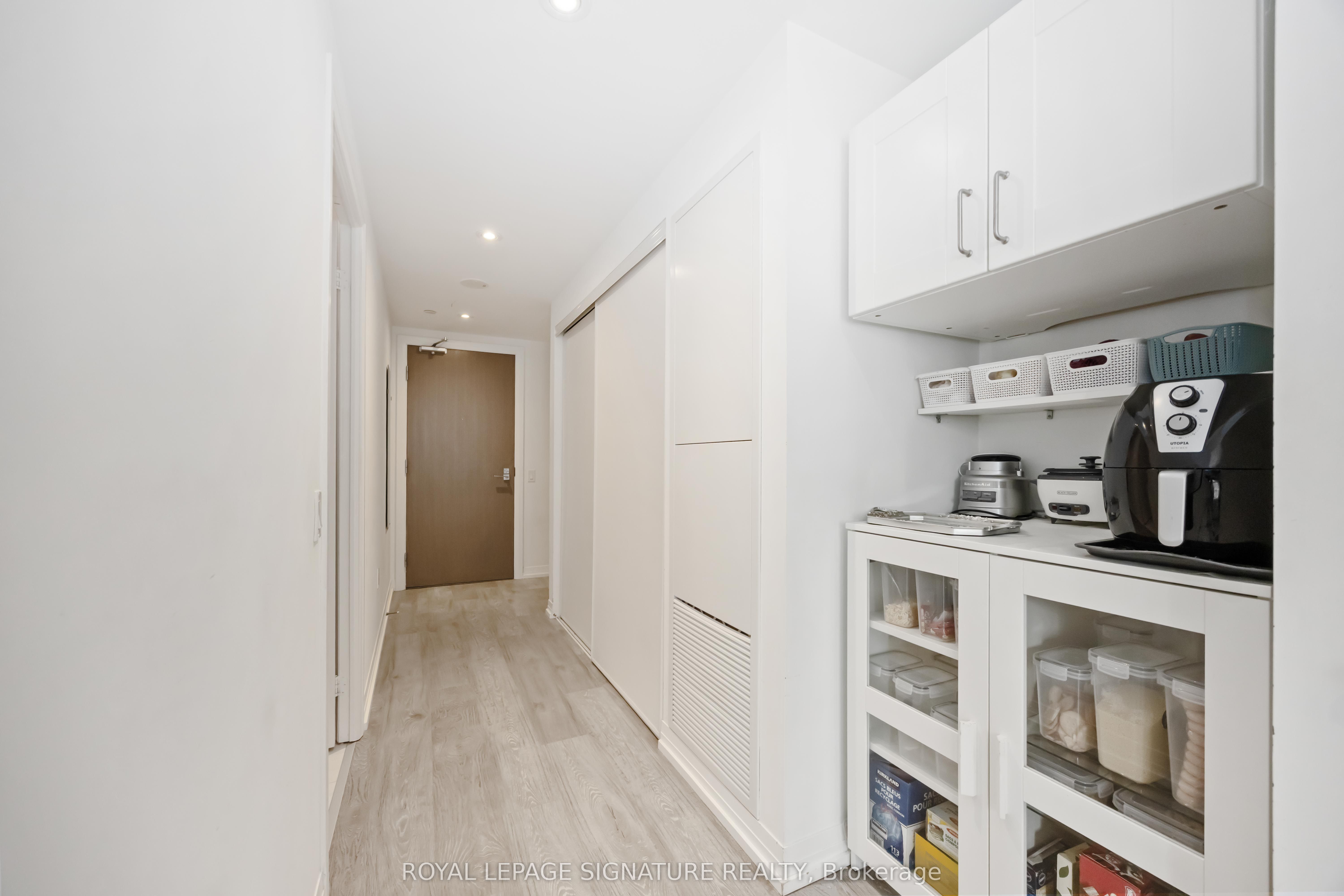 251 Jarvis Street 1725, Toronto, ON M5B 0C3 photo 3