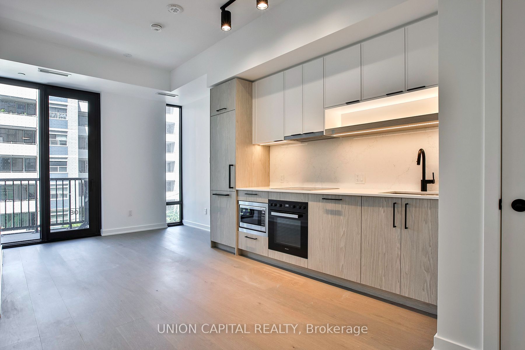91 Montclair Avenue 308, Toronto, ON M5P 0B1 photo 4