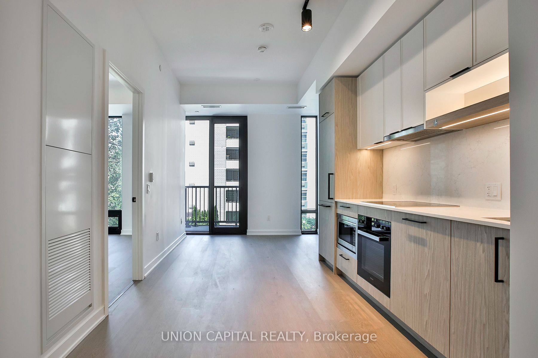 91 Montclair Avenue 308, Toronto, ON M5P 0B1 photo 5