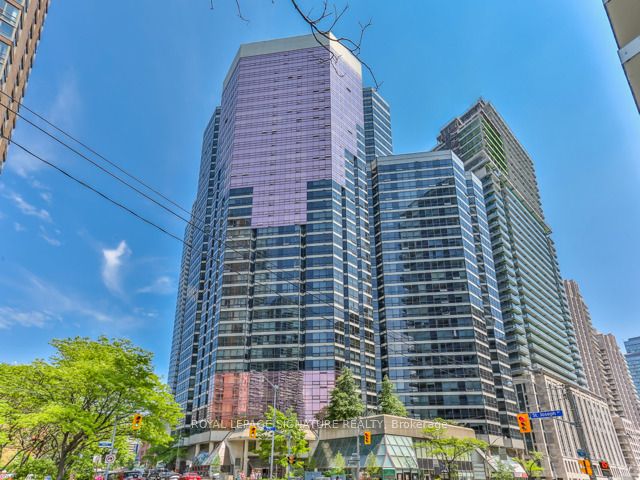1001 Bay Street 1007, Toronto, ON M5S 3A6