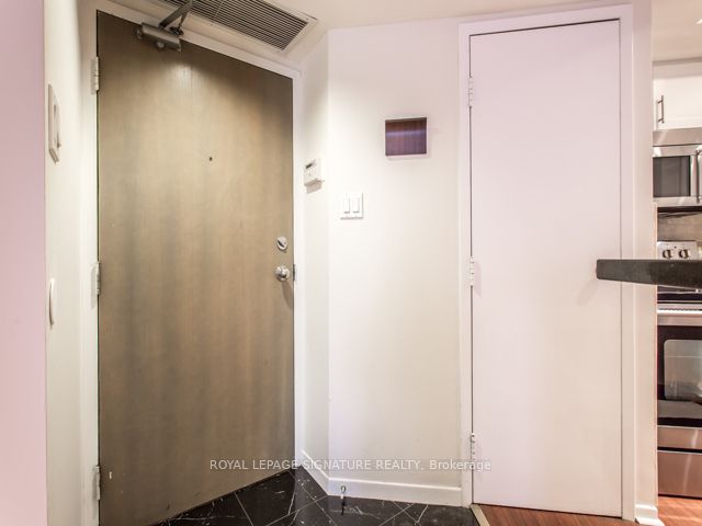 1001 Bay Street 1007, Toronto, ON M5S 3A6 photo 2