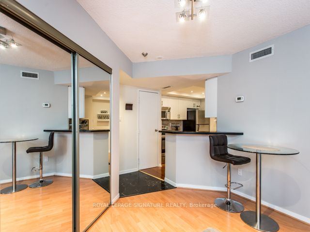 1001 Bay Street 1007, Toronto, ON M5S 3A6 photo 3