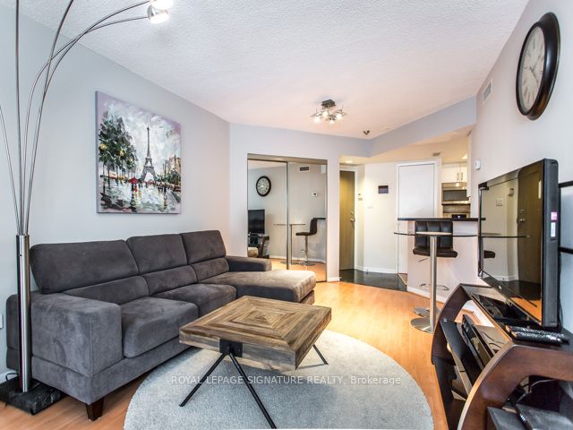 1001 Bay Street 1007, Toronto, ON M5S 3A6 photo 5