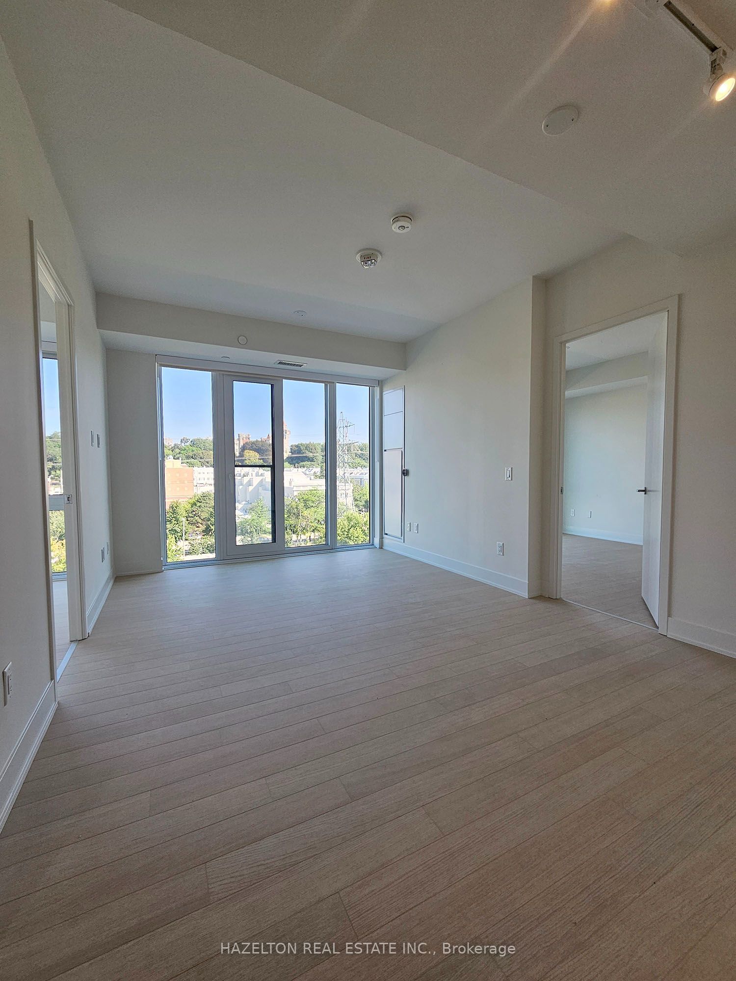 322 Dupont Street 613, Toronto, ON M5R 0E3 photo 3