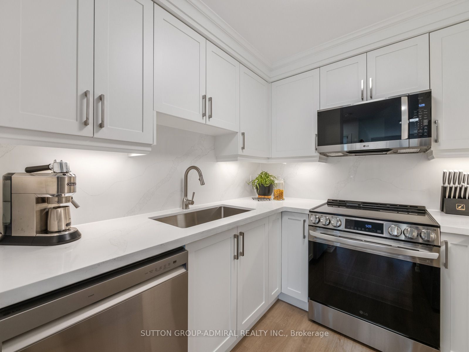 35 Finch Avenue E 1112, Toronto, ON M2N 6Z8
