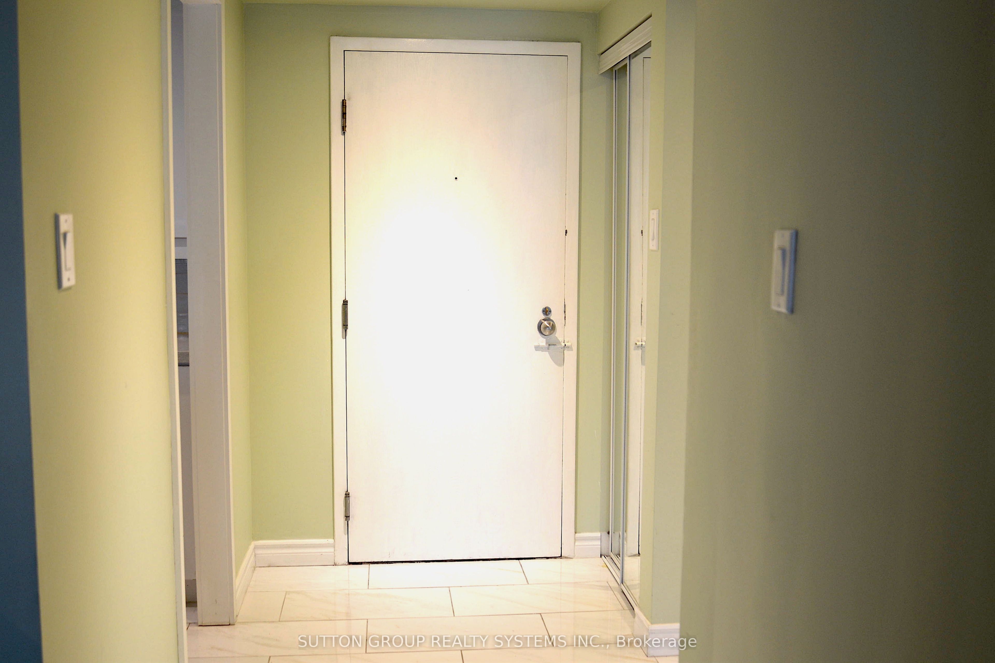717 Bay Street 1809, Toronto, ON M5G 2J9 photo 2