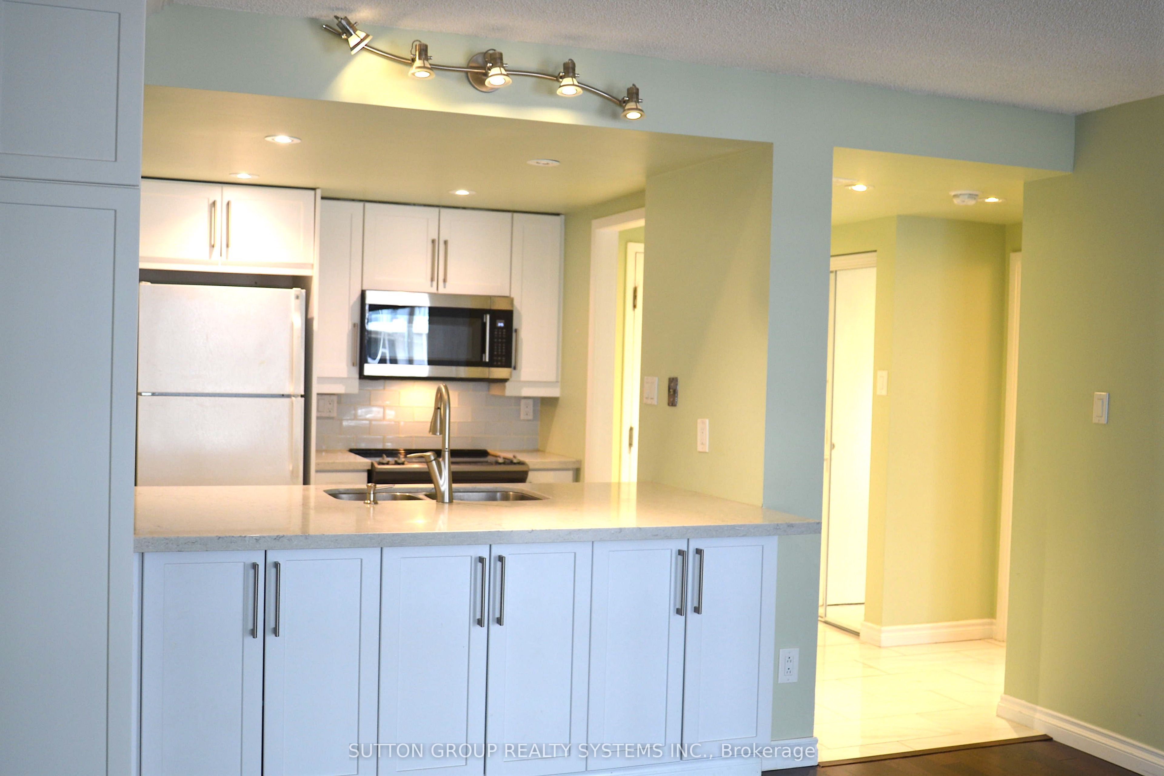 717 Bay Street 1809, Toronto, ON M5G 2J9 photo 3