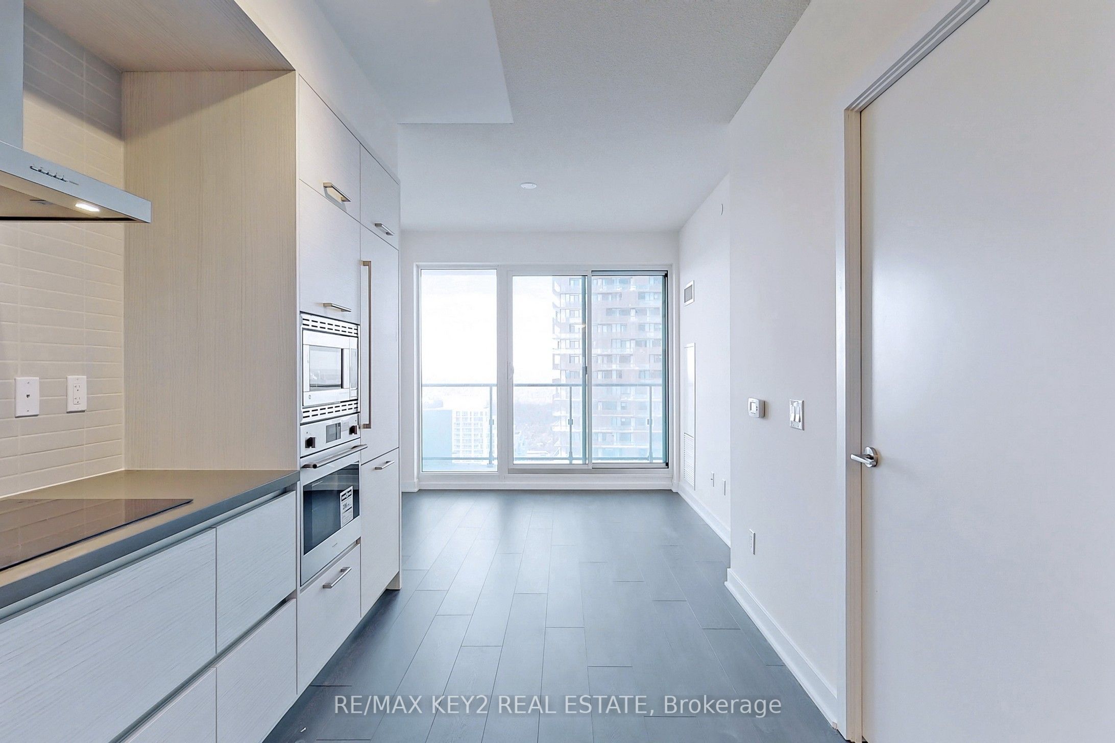 2221 Yonge Street 4210, Toronto, ON M4S 0B8 photo 3