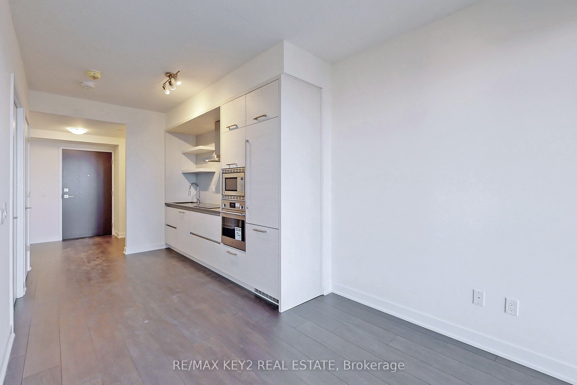 2221 Yonge Street 4210, Toronto, ON M4S 0B8 photo 4