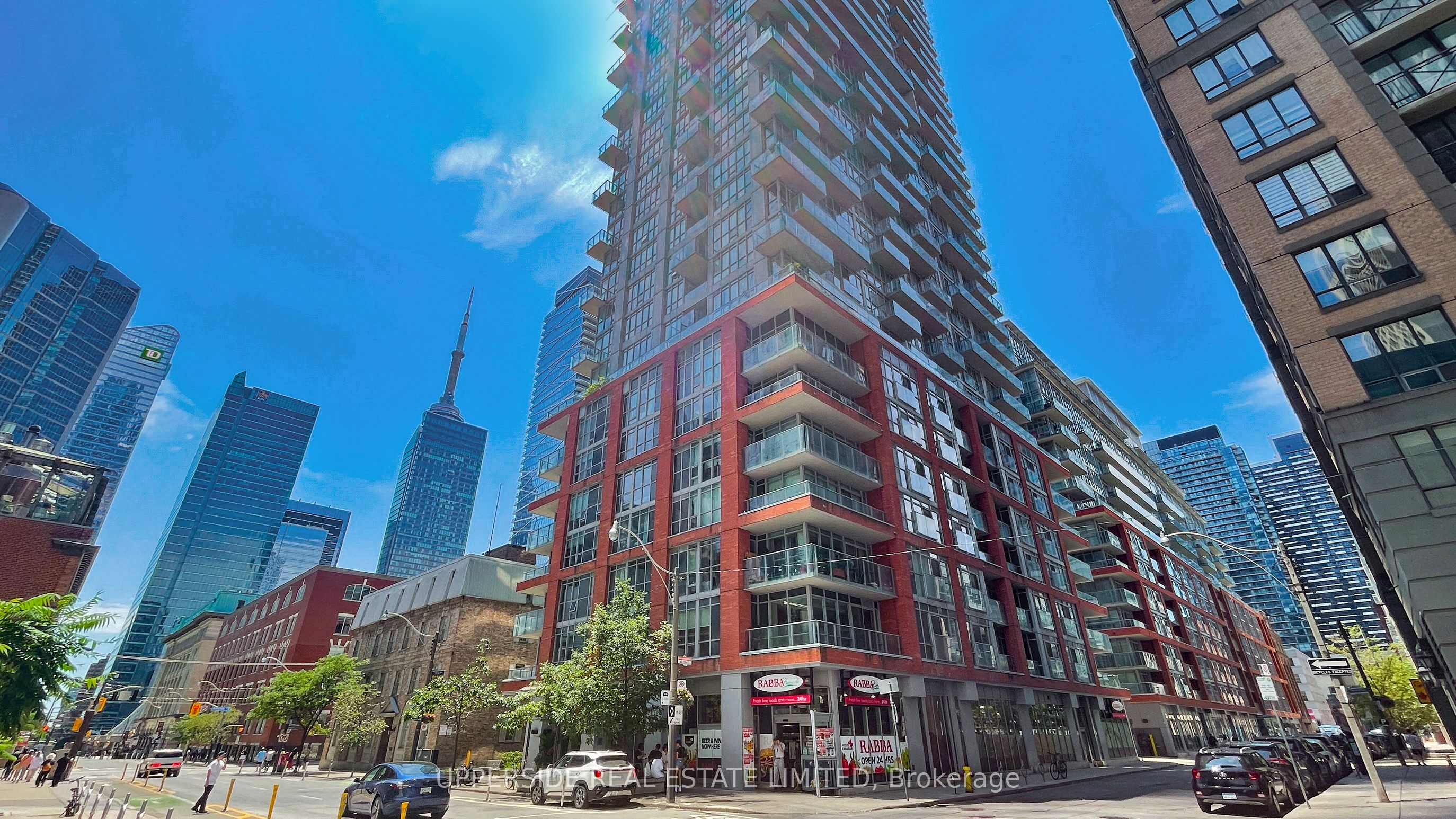 126 Simcoe Street 607, Toronto, ON M5H 4E6 photo 2