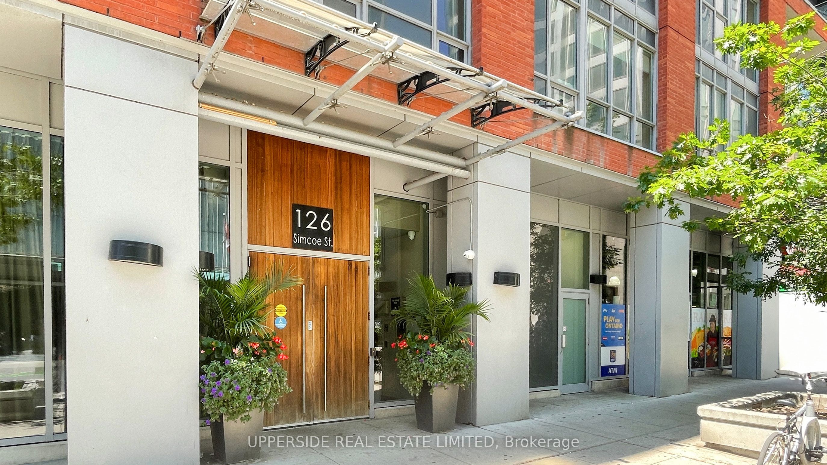 126 Simcoe Street 607, Toronto, ON M5H 4E6 photo 3