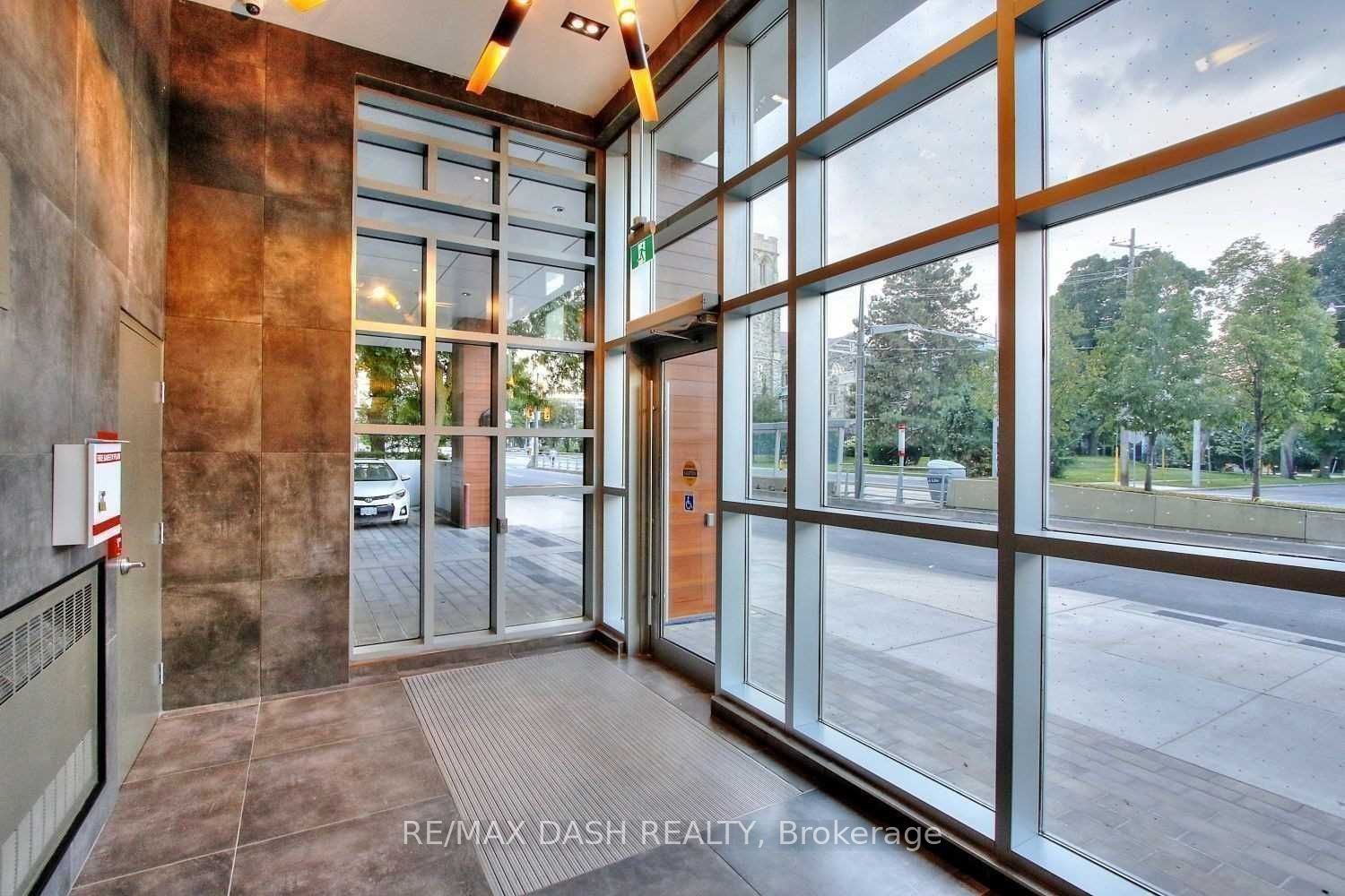 223 St Clair Avenue W 215, Toronto, ON M4V 1R3 photo 3