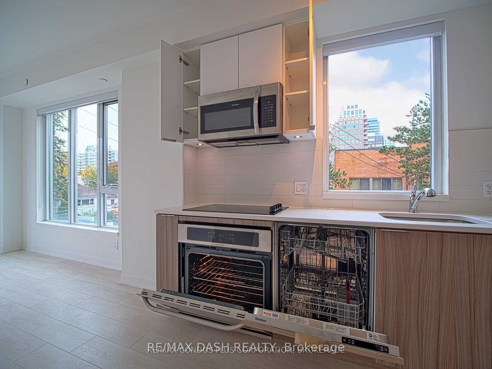 223 St Clair Avenue W 215, Toronto, ON M4V 1R3 photo 5