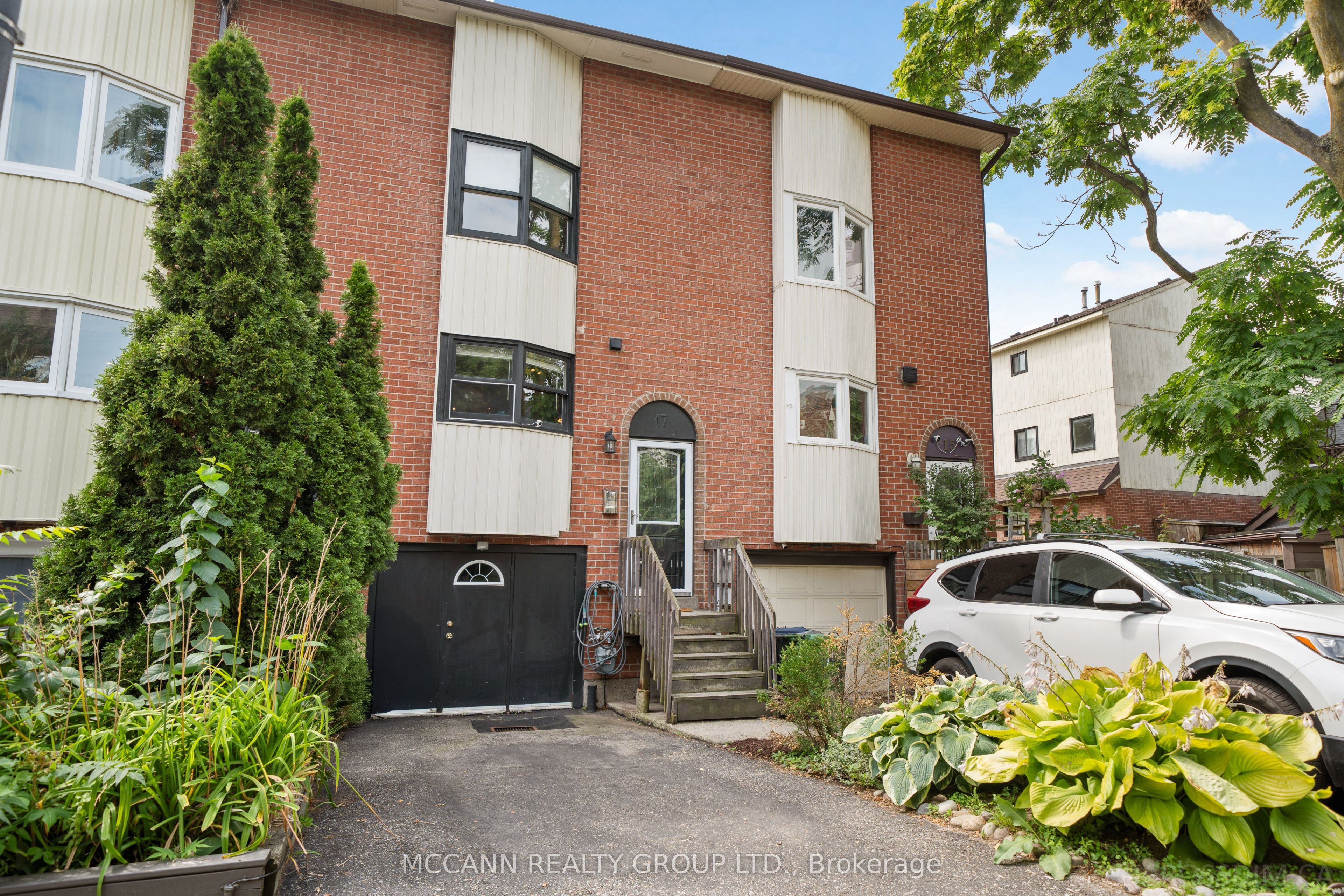 17 Sydenham Street, Toronto, ON M5A 4H4
