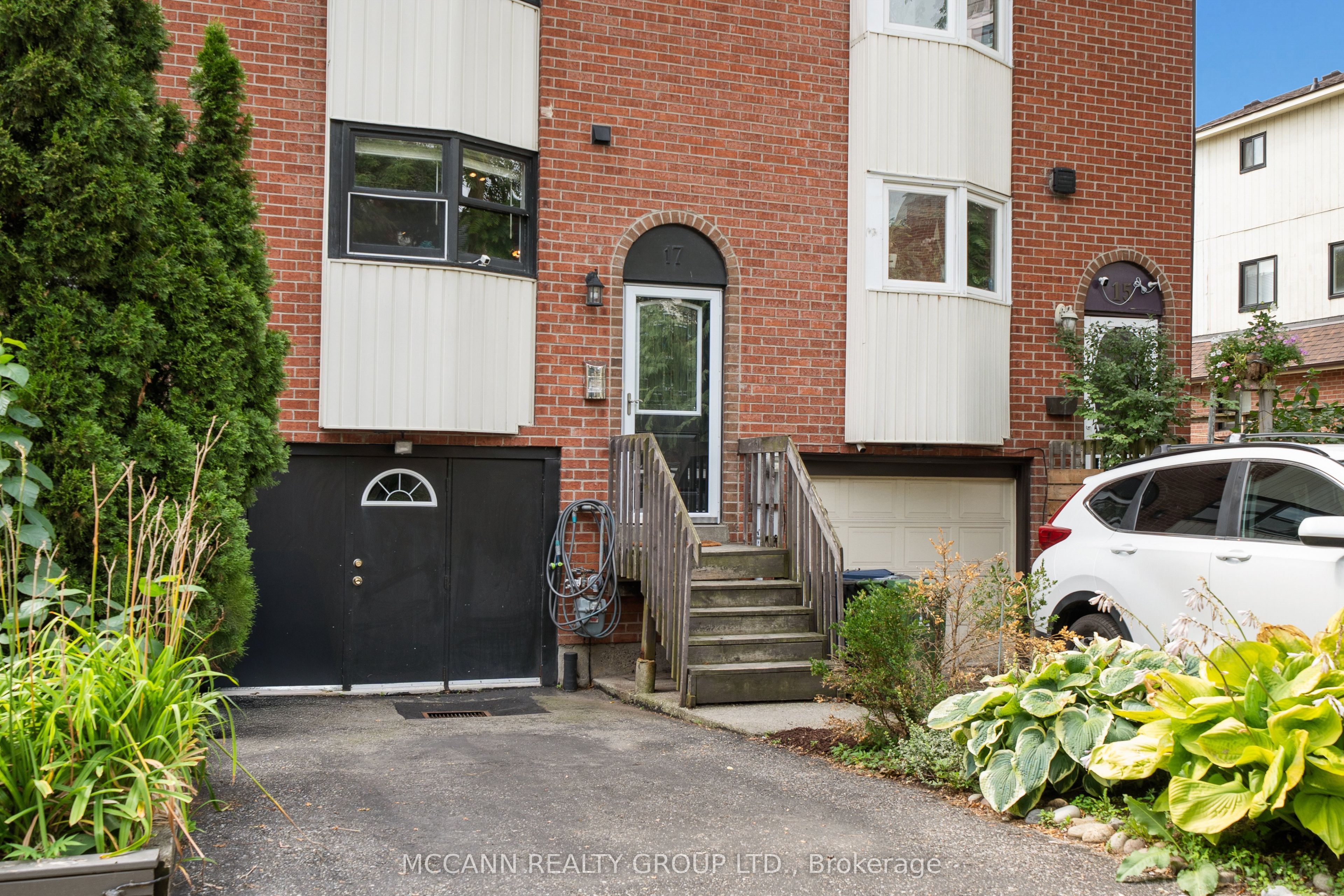 17 Sydenham Street, Toronto, ON M5A 4H4 photo 5