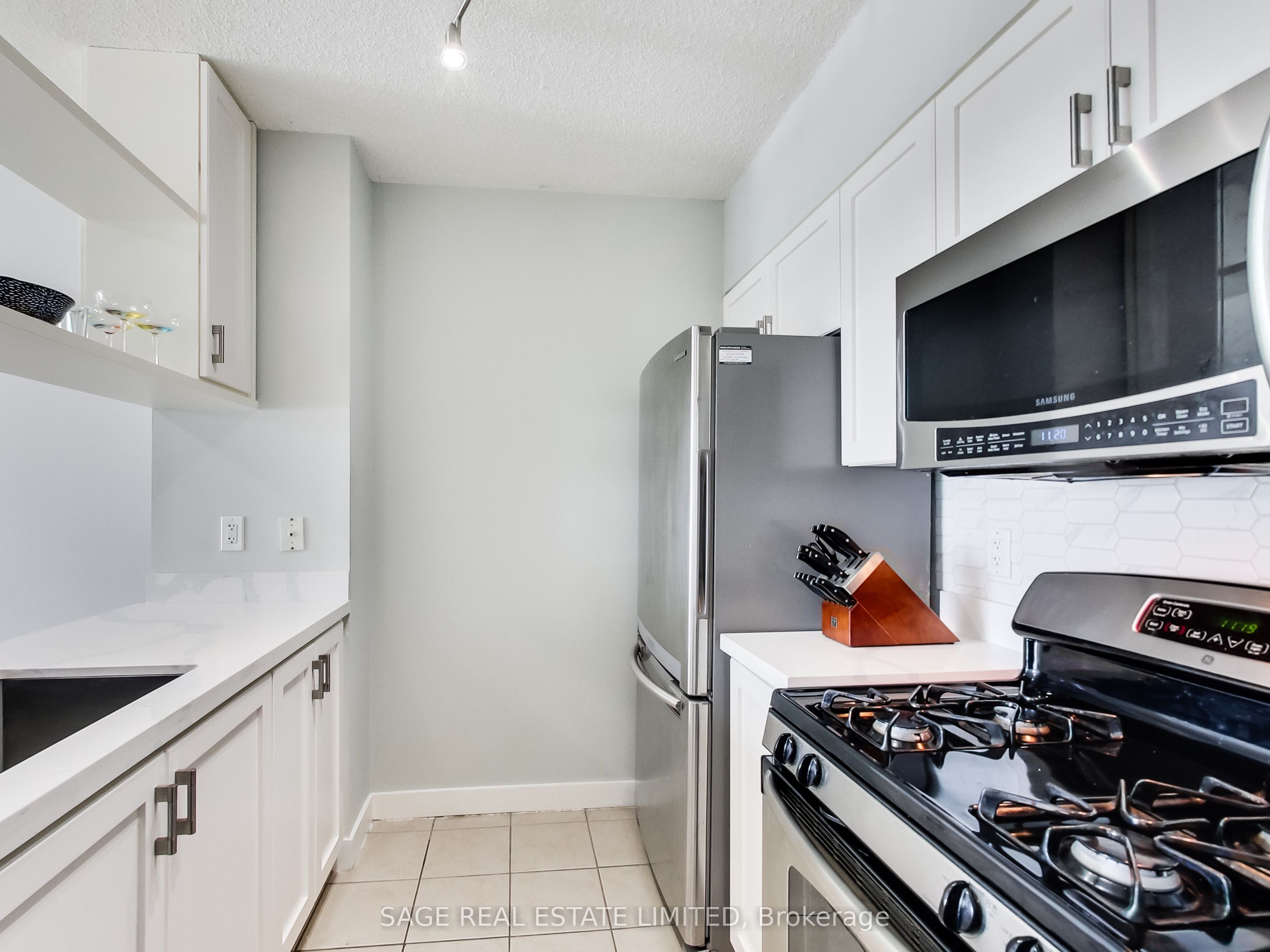 35 Mariner Terrace 3707, Toronto, ON M5V 3V9 photo 4