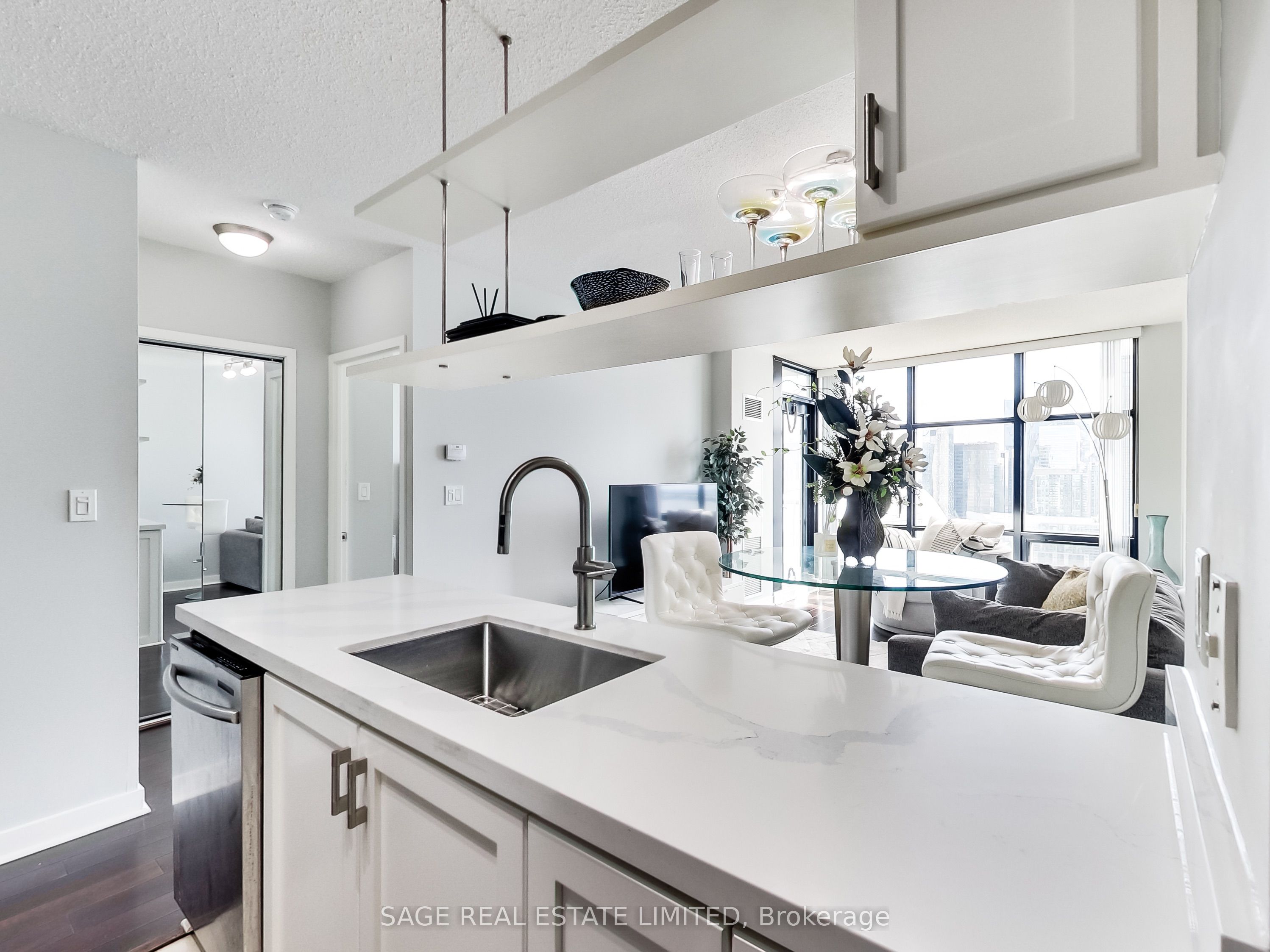 35 Mariner Terrace 3707, Toronto, ON M5V 3V9 photo 5