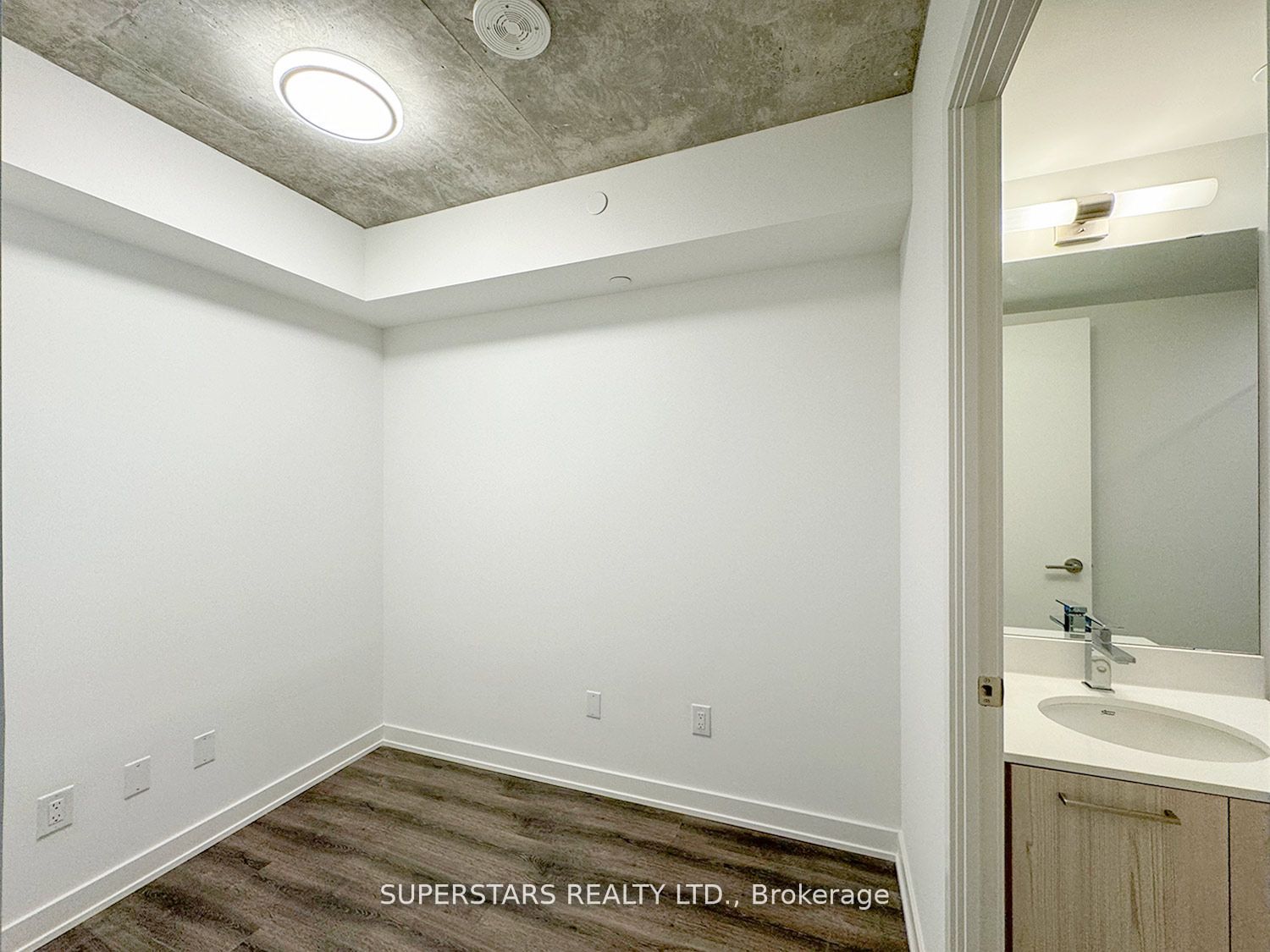 65 Mutual Street 1002, Toronto, ON M5B 0E5 photo 5