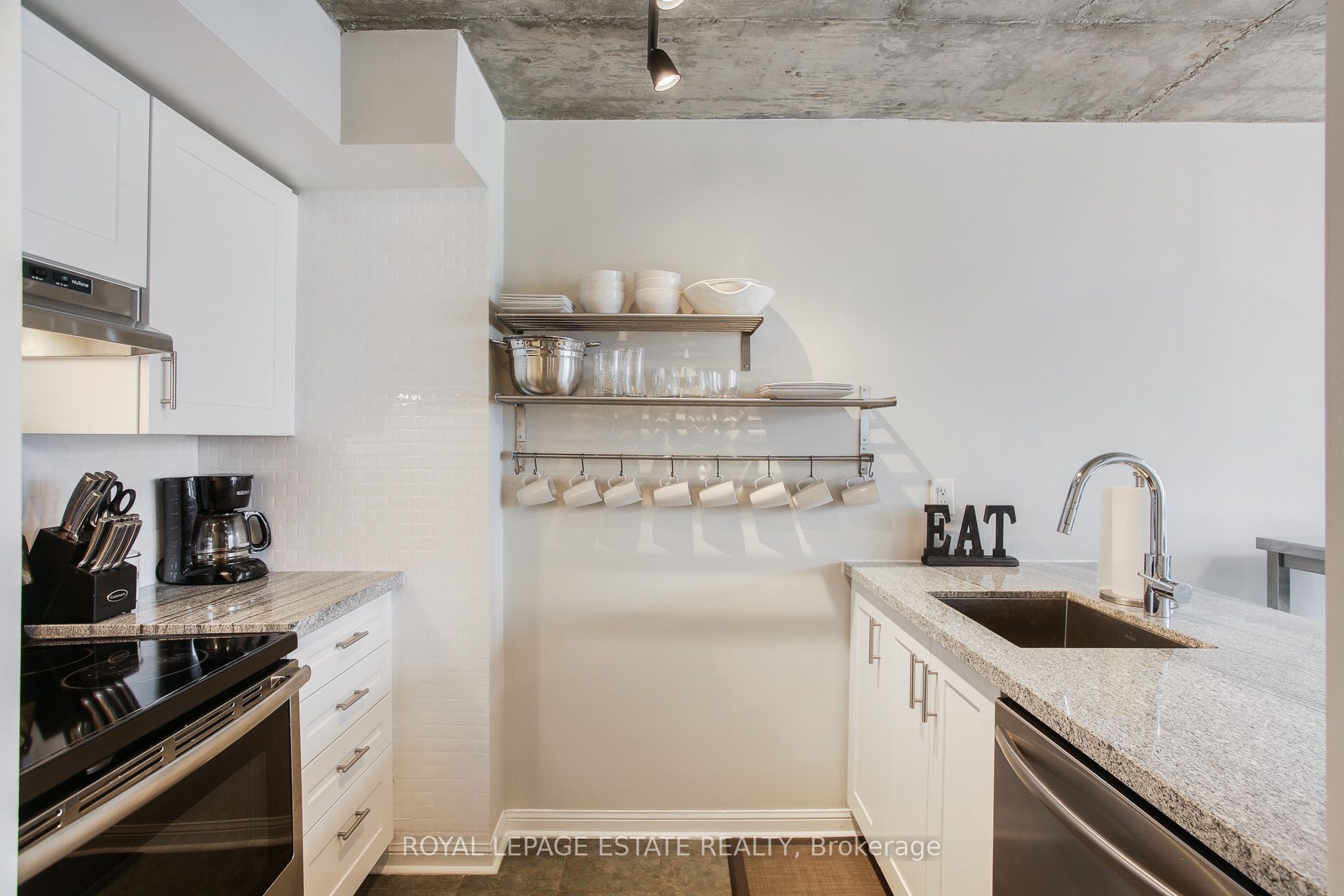 1029 King Street W 837, Toronto, ON M6K 3M2 photo 4