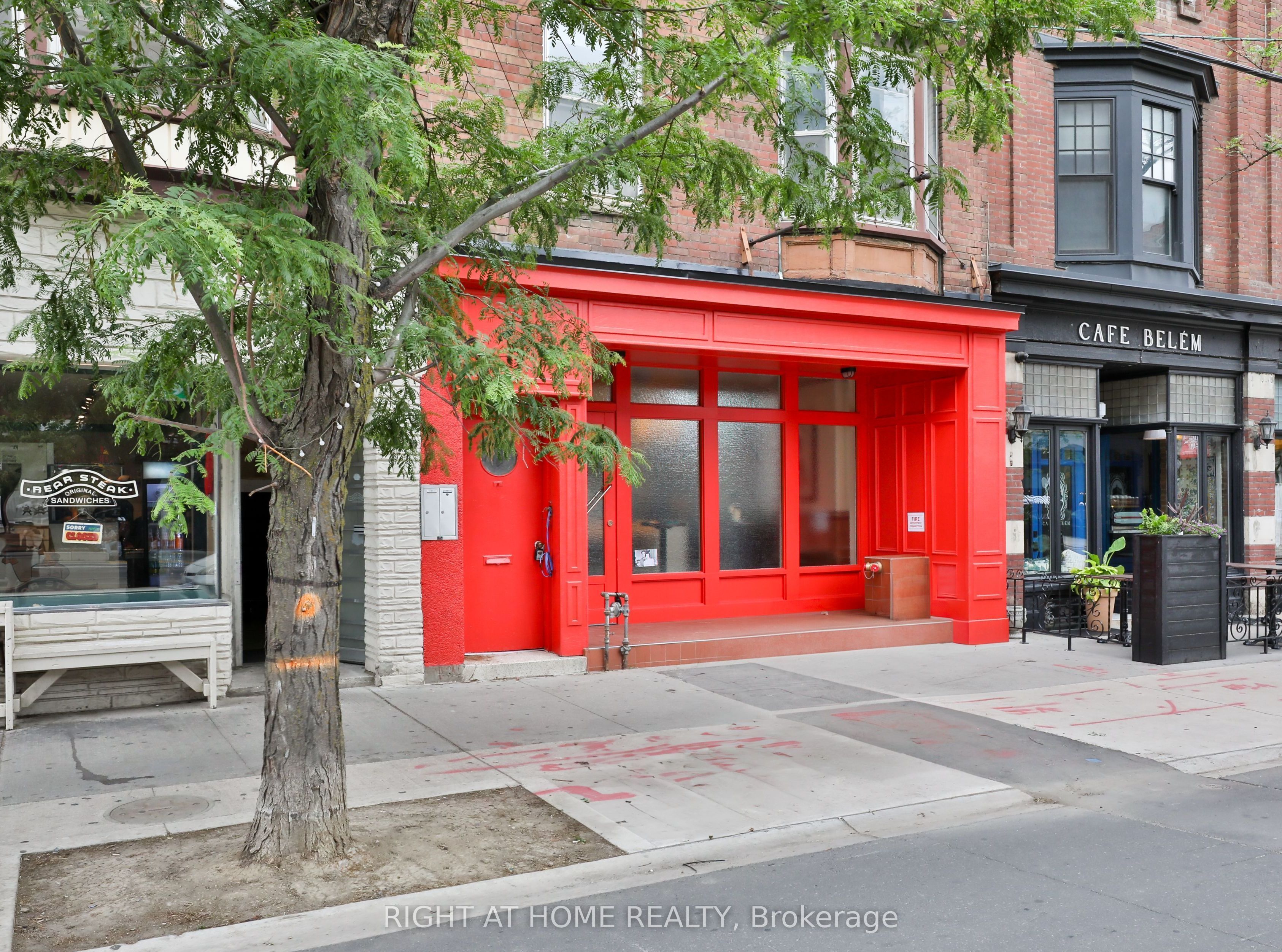 548 College Street 2F, Toronto, ON M6G 1B1